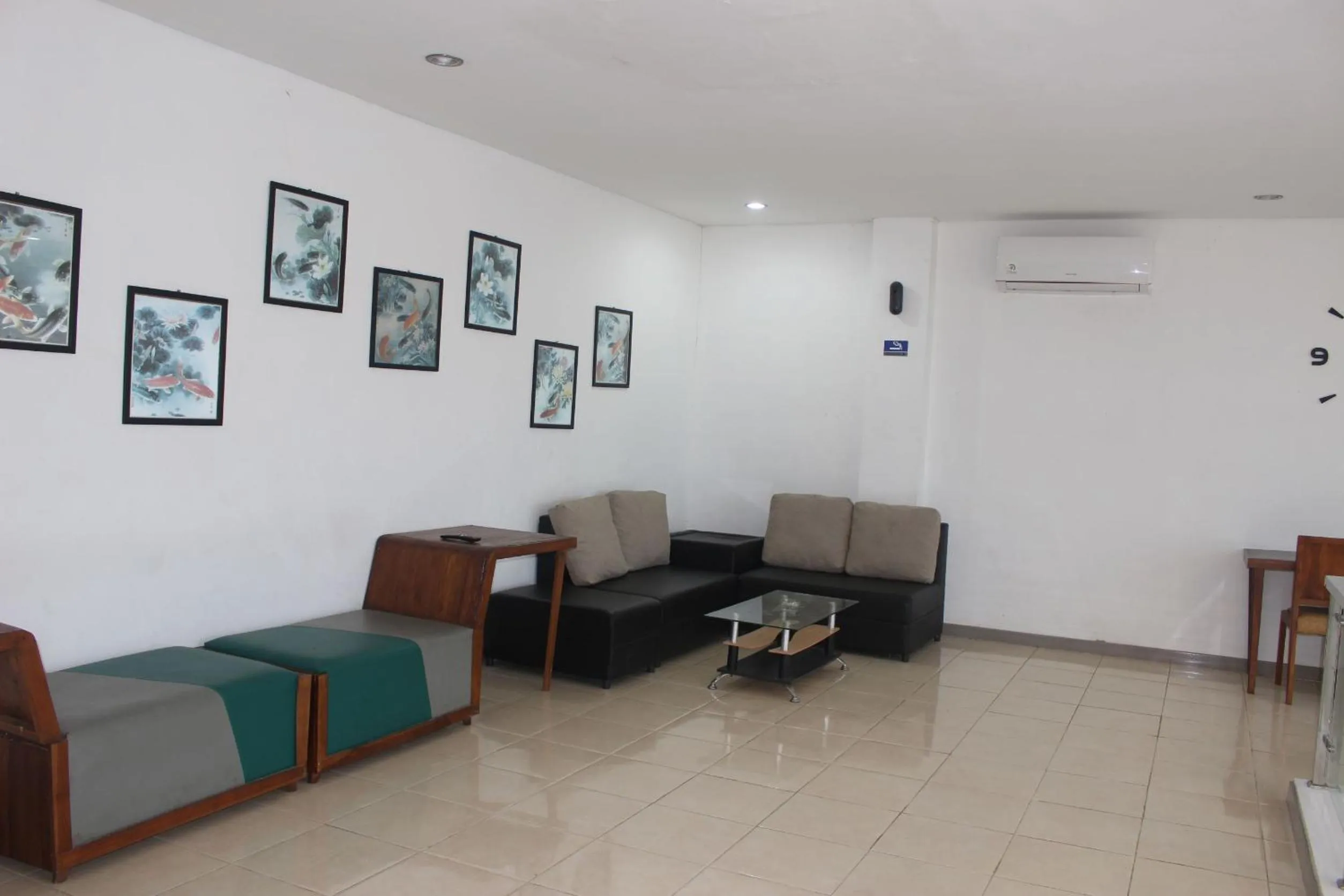Communal lounge/ TV room in Hotel Nalendra Plaza Subang