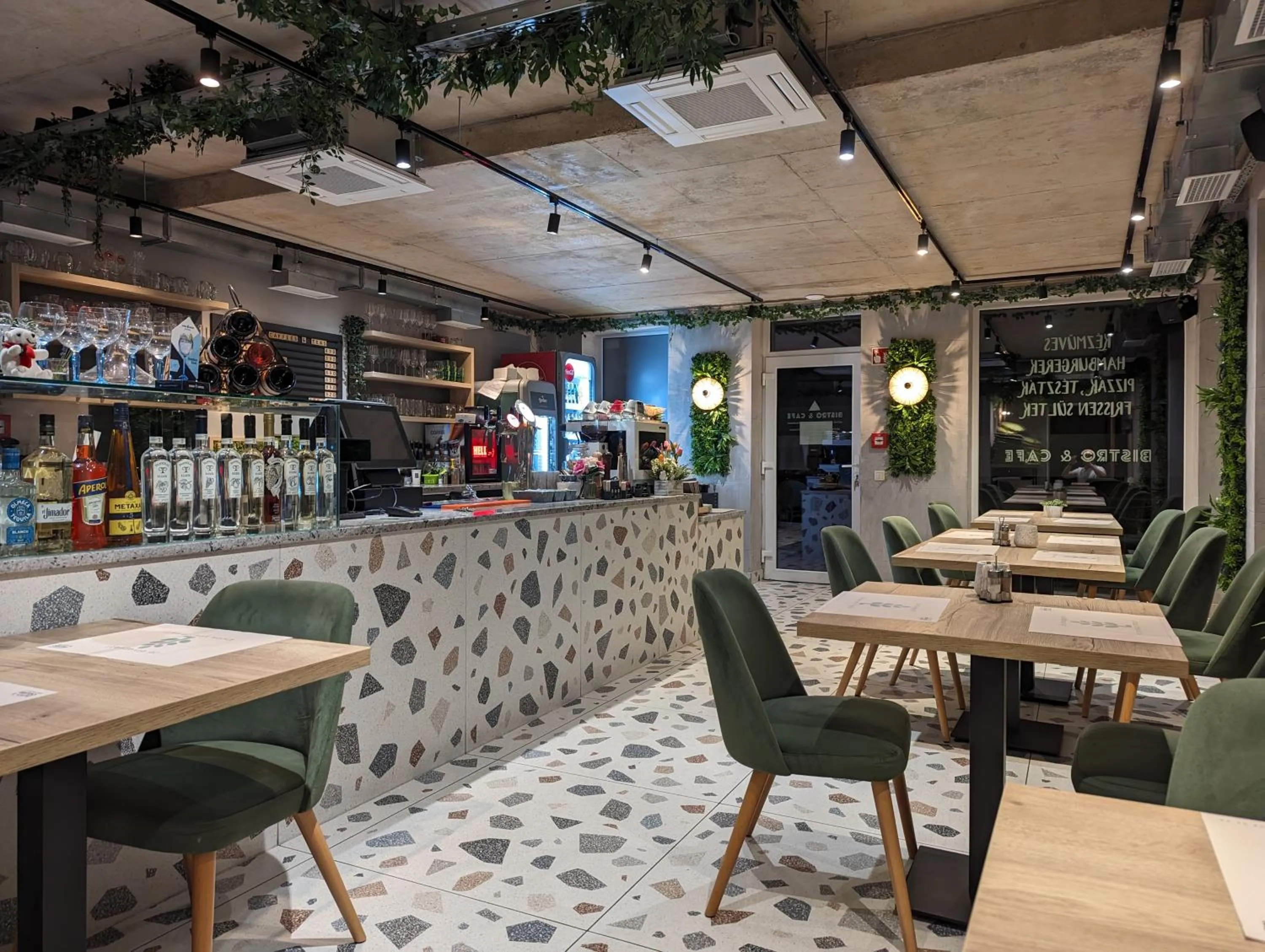 Restaurant/places to eat in Lignum Hotel