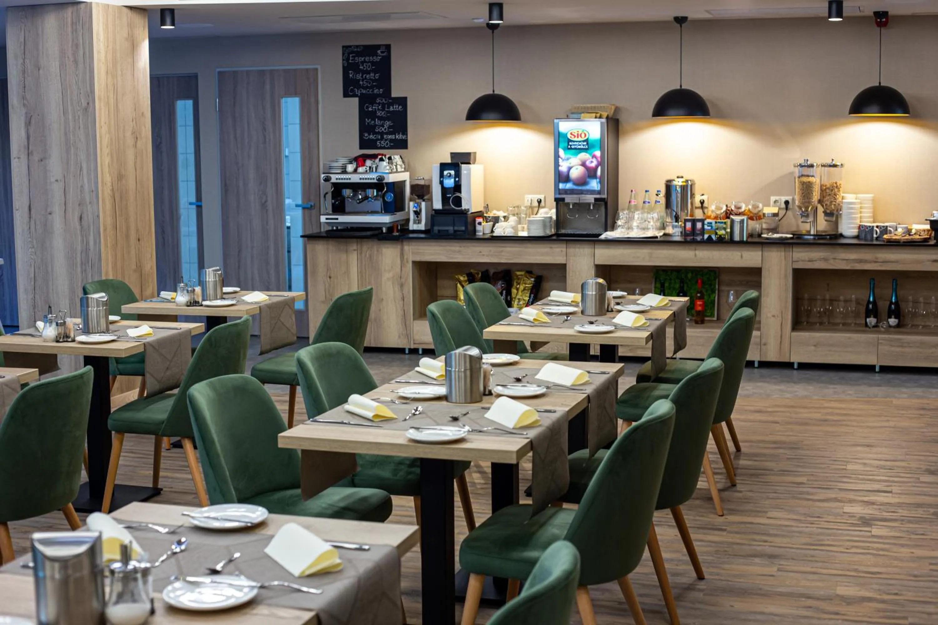 Restaurant/places to eat in Lignum Hotel