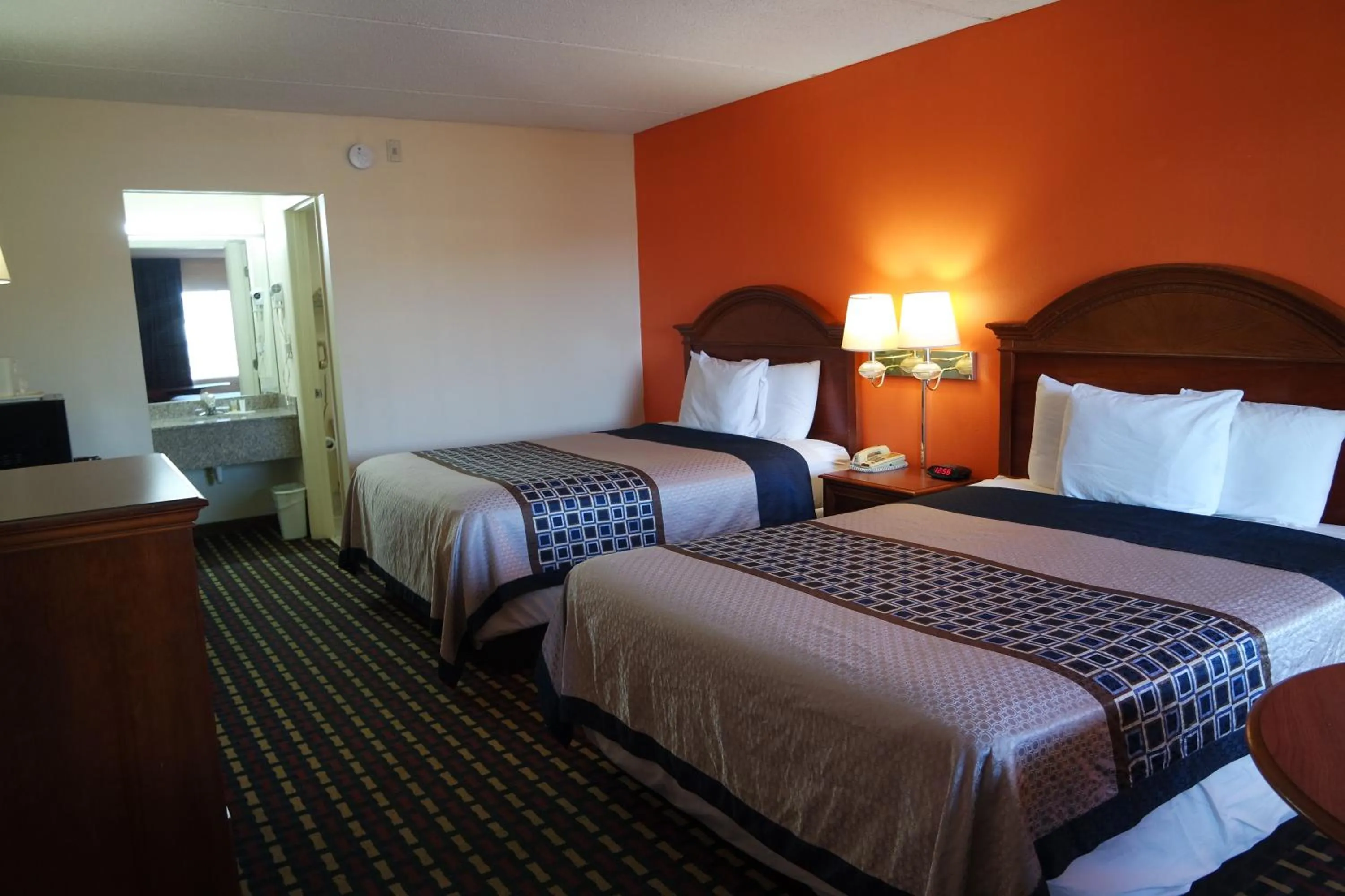 Bedroom, Bed in Howard Johnson by Wyndham Perry GA