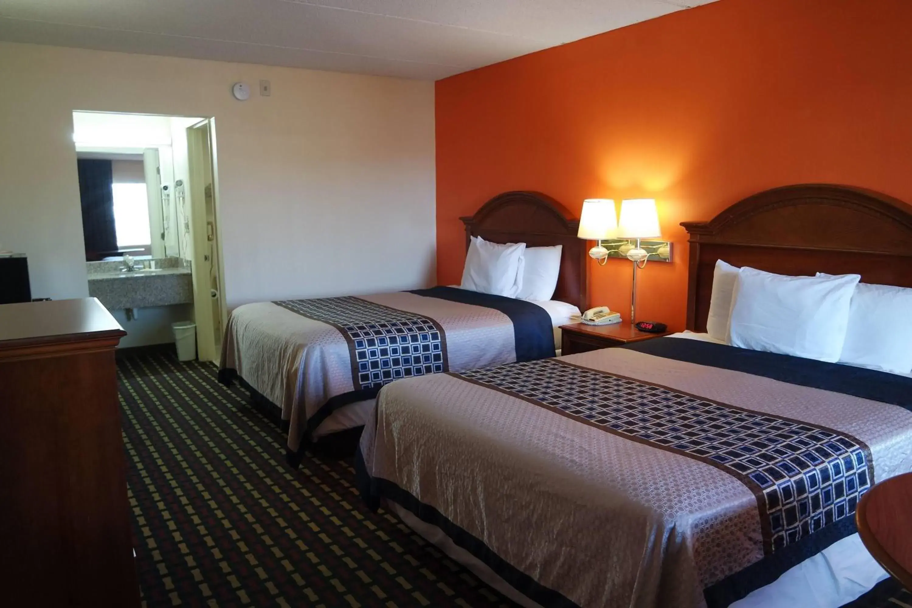Double Room with Two Double Beds - Non-Smoking in Howard Johnson by Wyndham Perry GA Double Room with Two Double Beds - Non-Smoking in Howard Johnson by Wyndham Perry GA