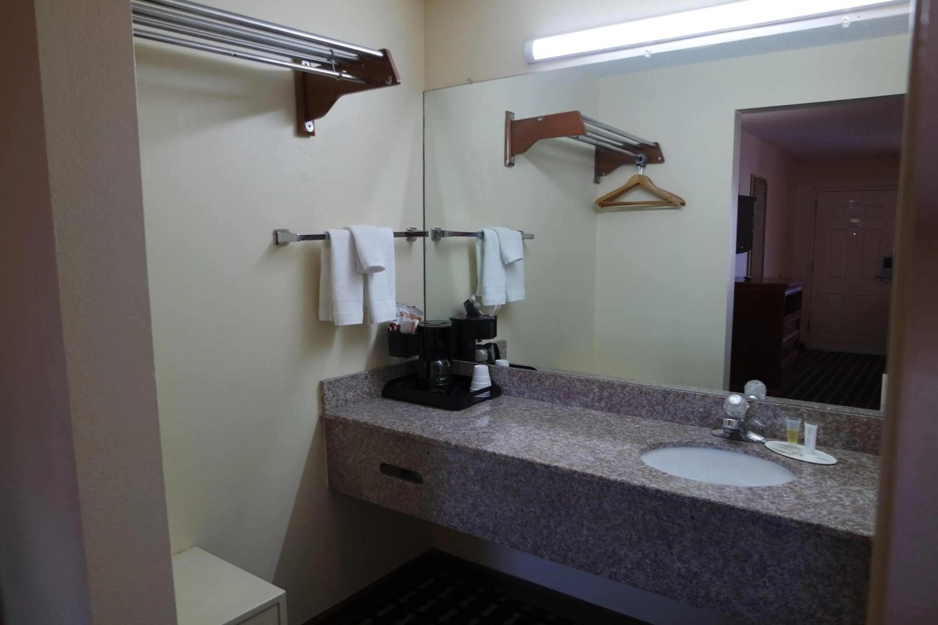 Bathroom in Howard Johnson by Wyndham Perry GA