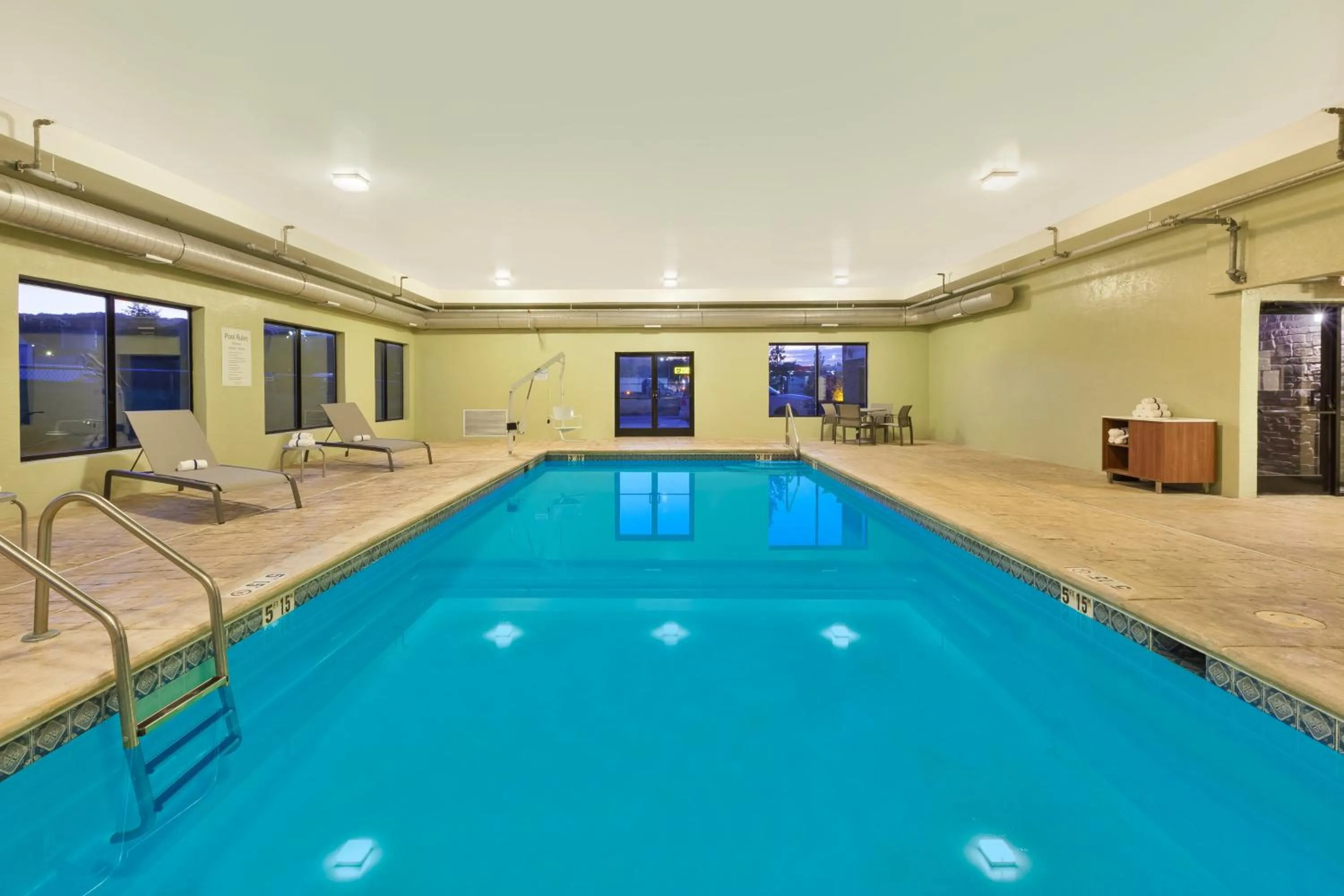 Swimming pool in Holiday Inn Express Chillicothe East by IHG