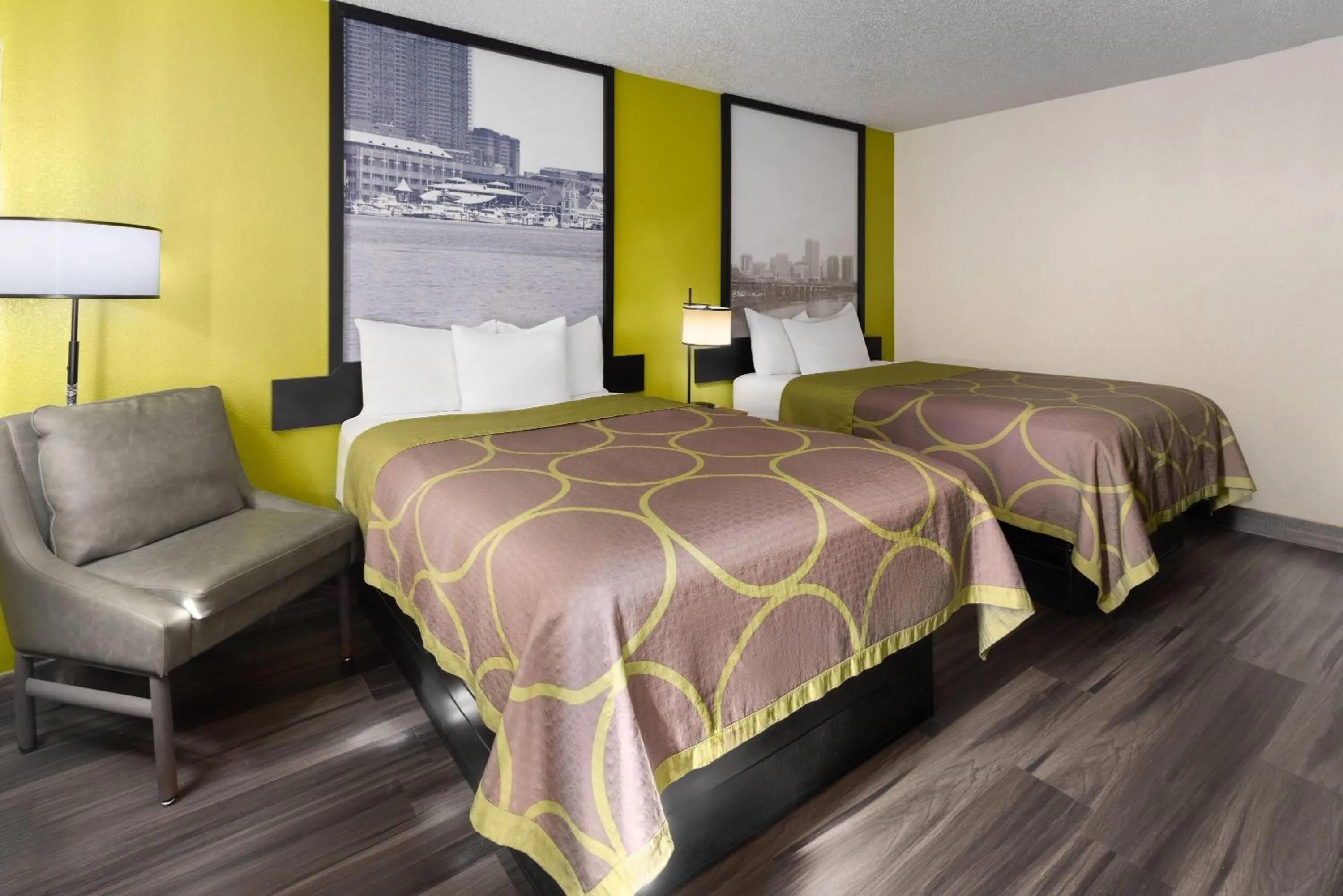 Photo of the whole room, Bed in Super 8 by Wyndham South Boston VA