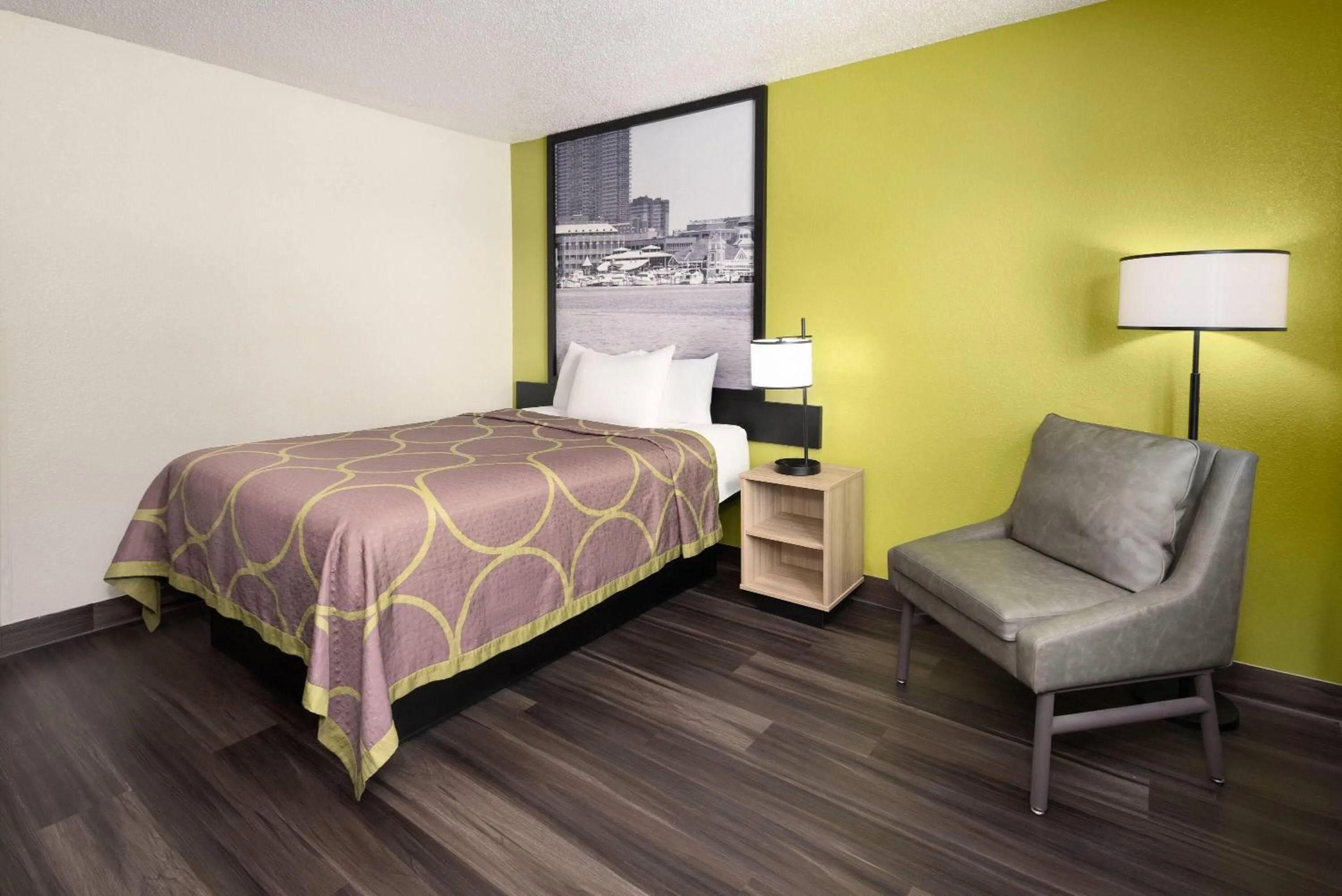 Photo of the whole room, Bed in Super 8 by Wyndham South Boston VA