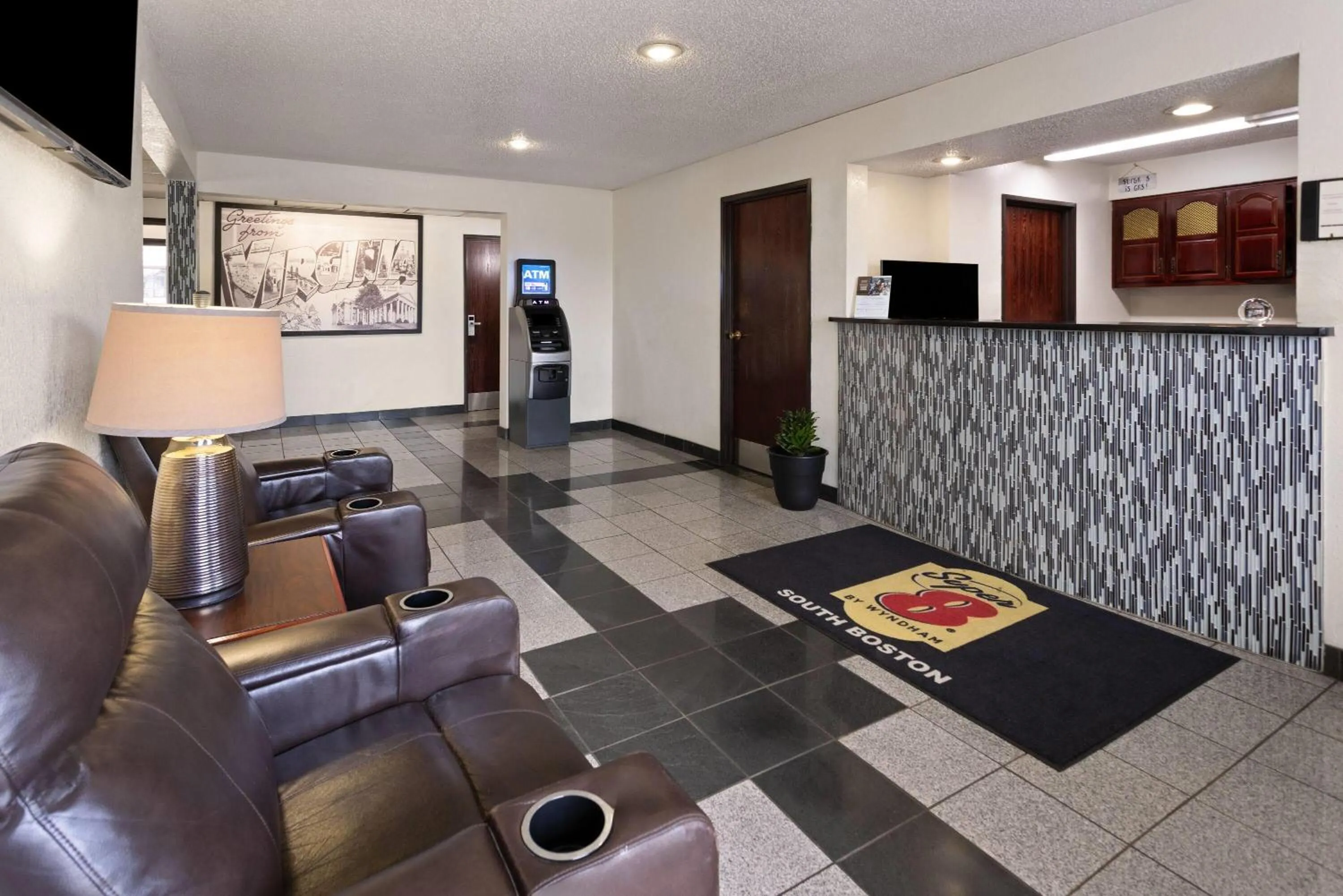 Lobby or reception in Super 8 by Wyndham South Boston VA