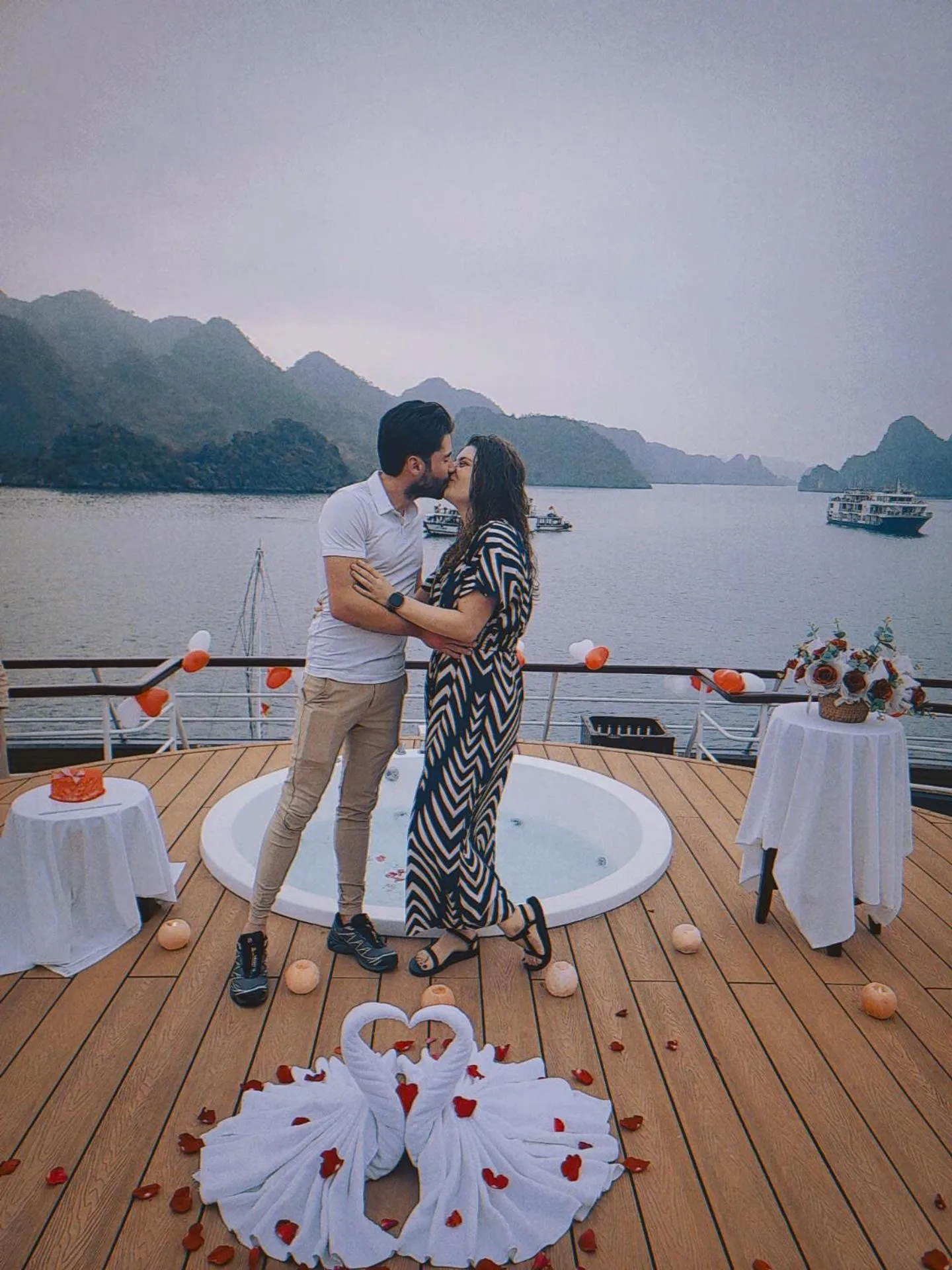 Scarlet Pearl Cruises - Wonder On Lan Ha Bay