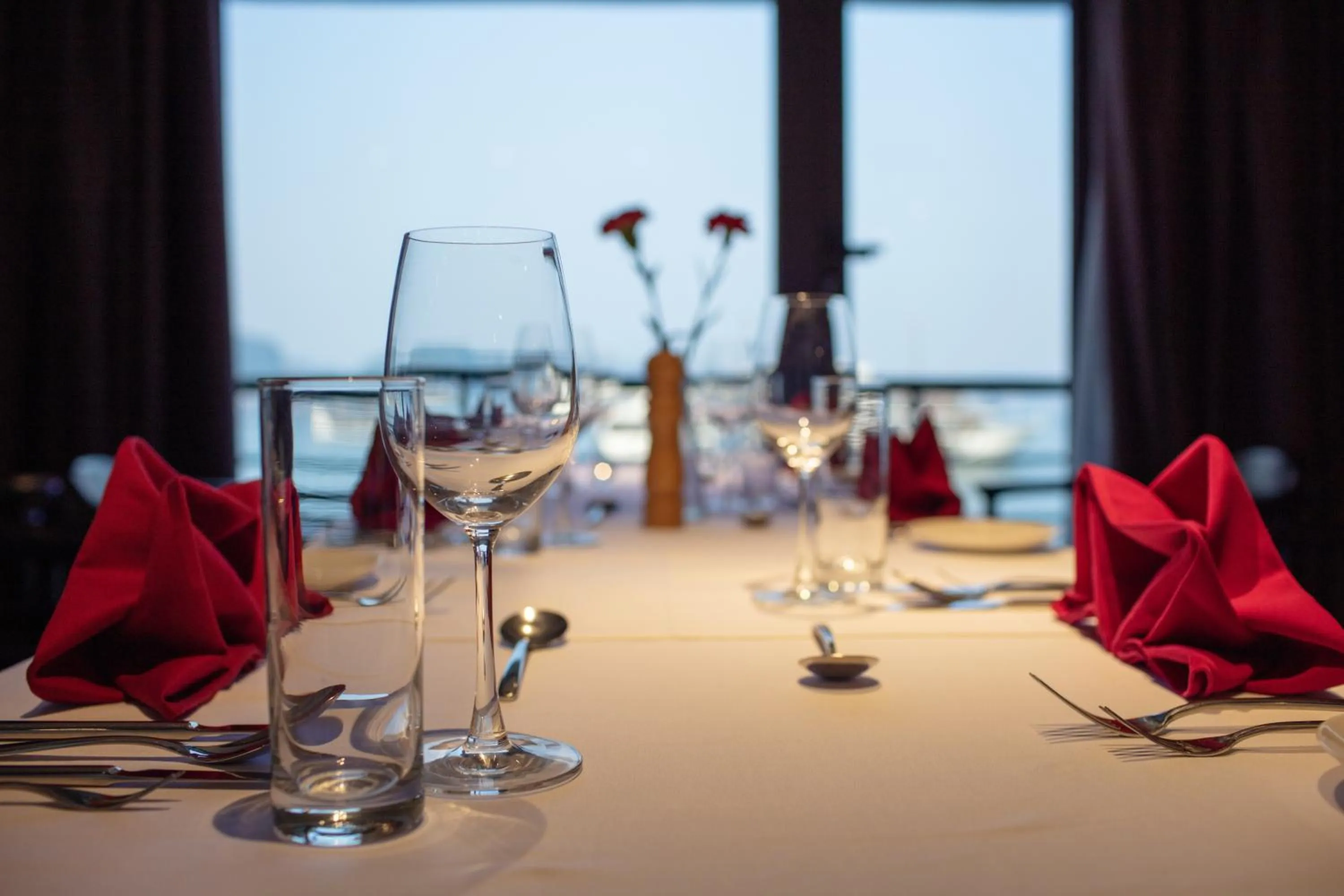 Restaurant/places to eat in Scarlet Pearl Cruises - Wonder On Lan Ha Bay