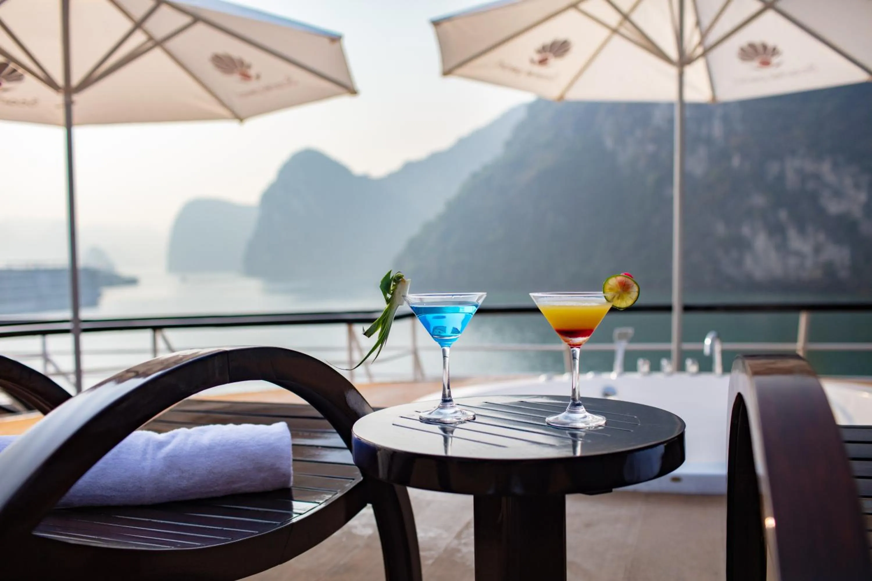 Balcony/Terrace in Scarlet Pearl Cruises - Wonder On Lan Ha Bay