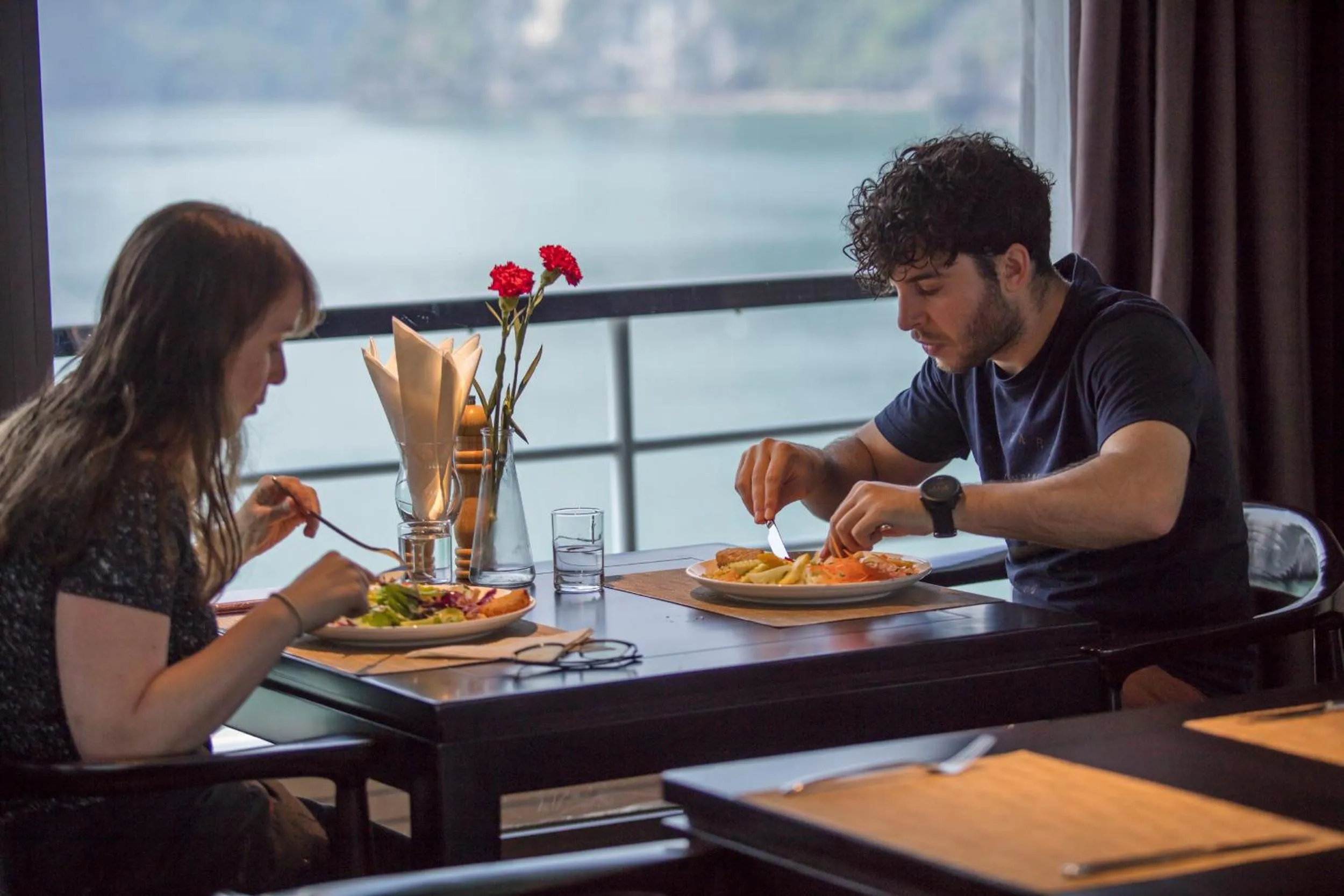 Scarlet Pearl Cruises - Wonder On Lan Ha Bay