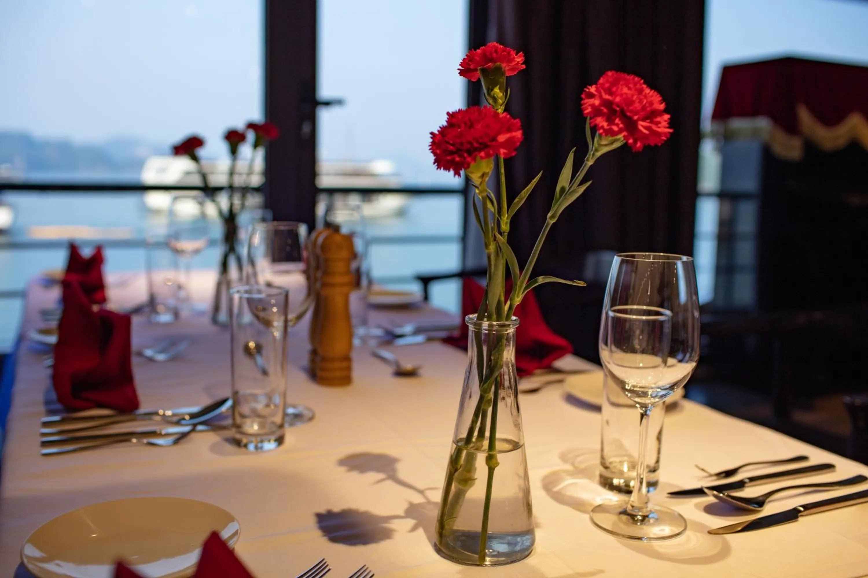 Restaurant/places to eat in Scarlet Pearl Cruises - Wonder On Lan Ha Bay