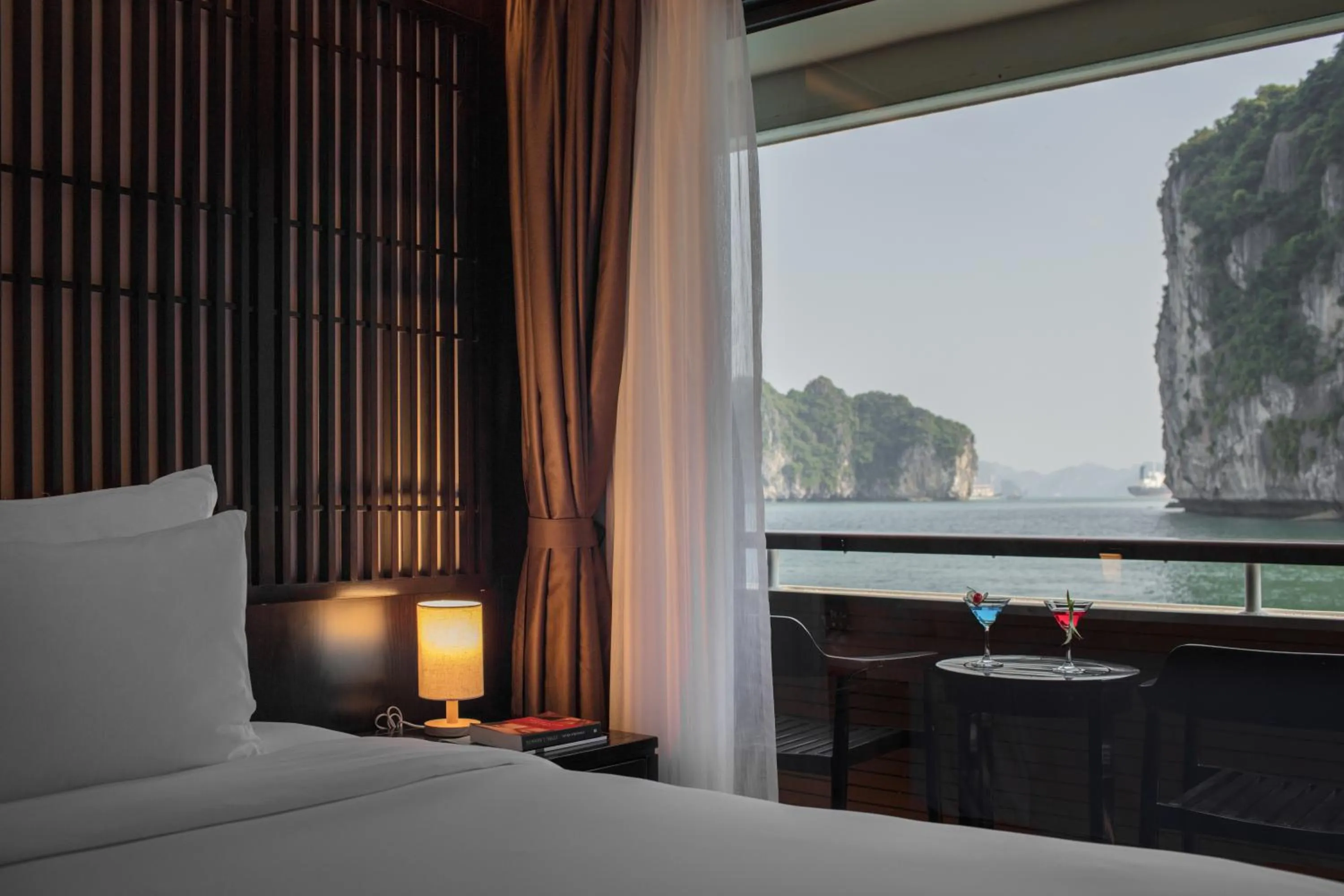 Balcony/Terrace, Bed in Scarlet Pearl Cruises - Wonder On Lan Ha Bay