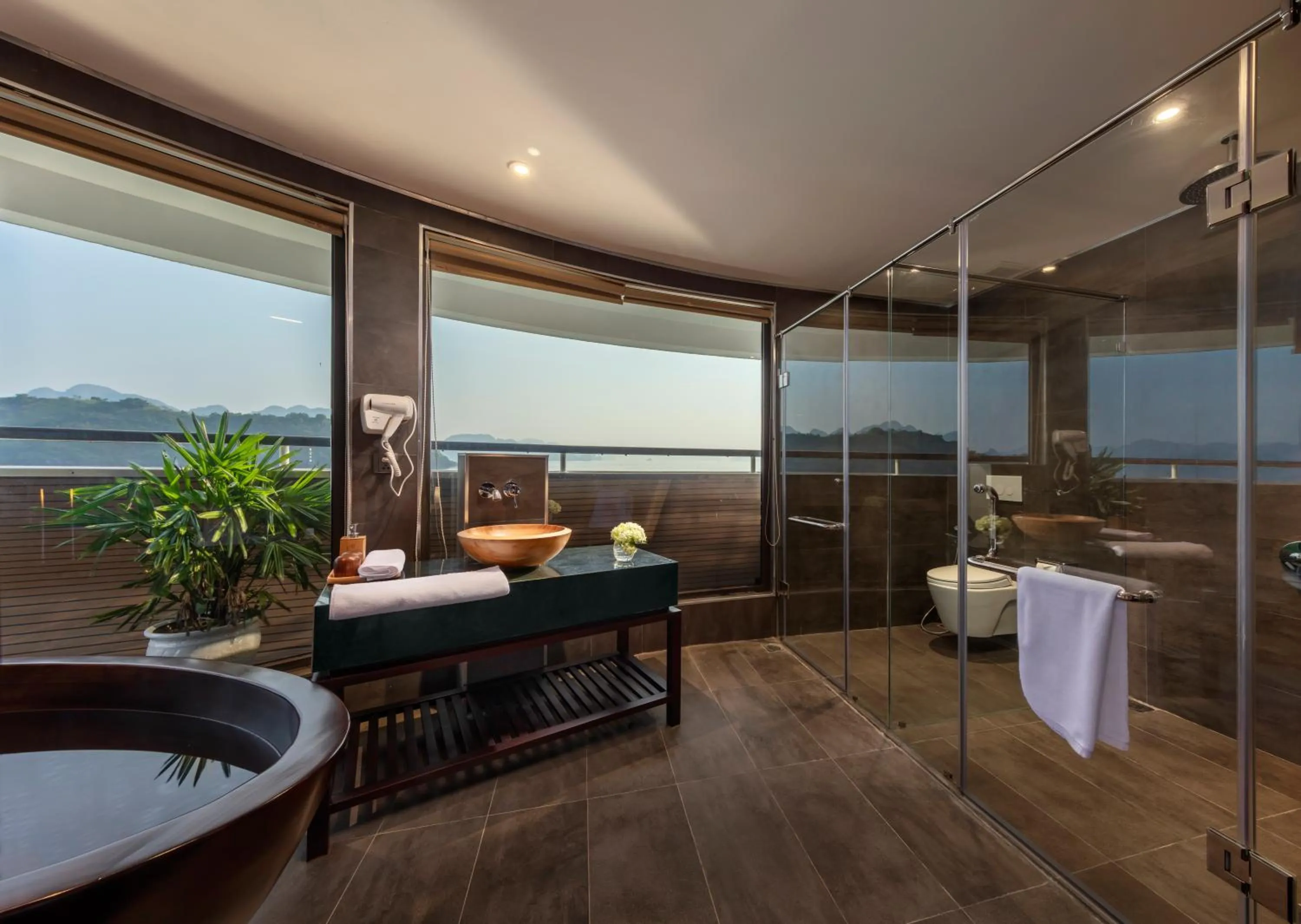 Bathroom in Scarlet Pearl Cruises - Wonder On Lan Ha Bay