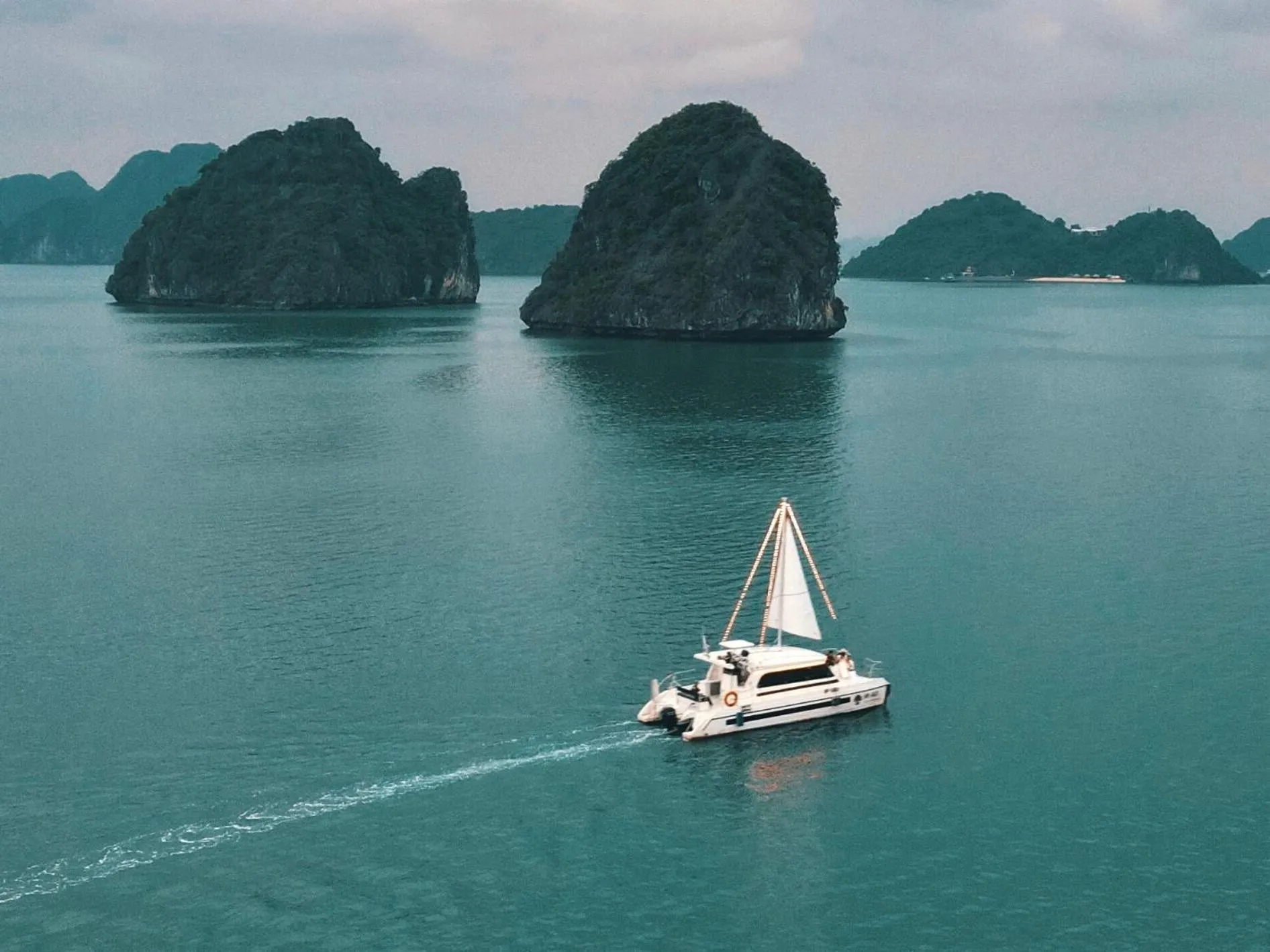 Scarlet Pearl Cruises - Wonder On Lan Ha Bay