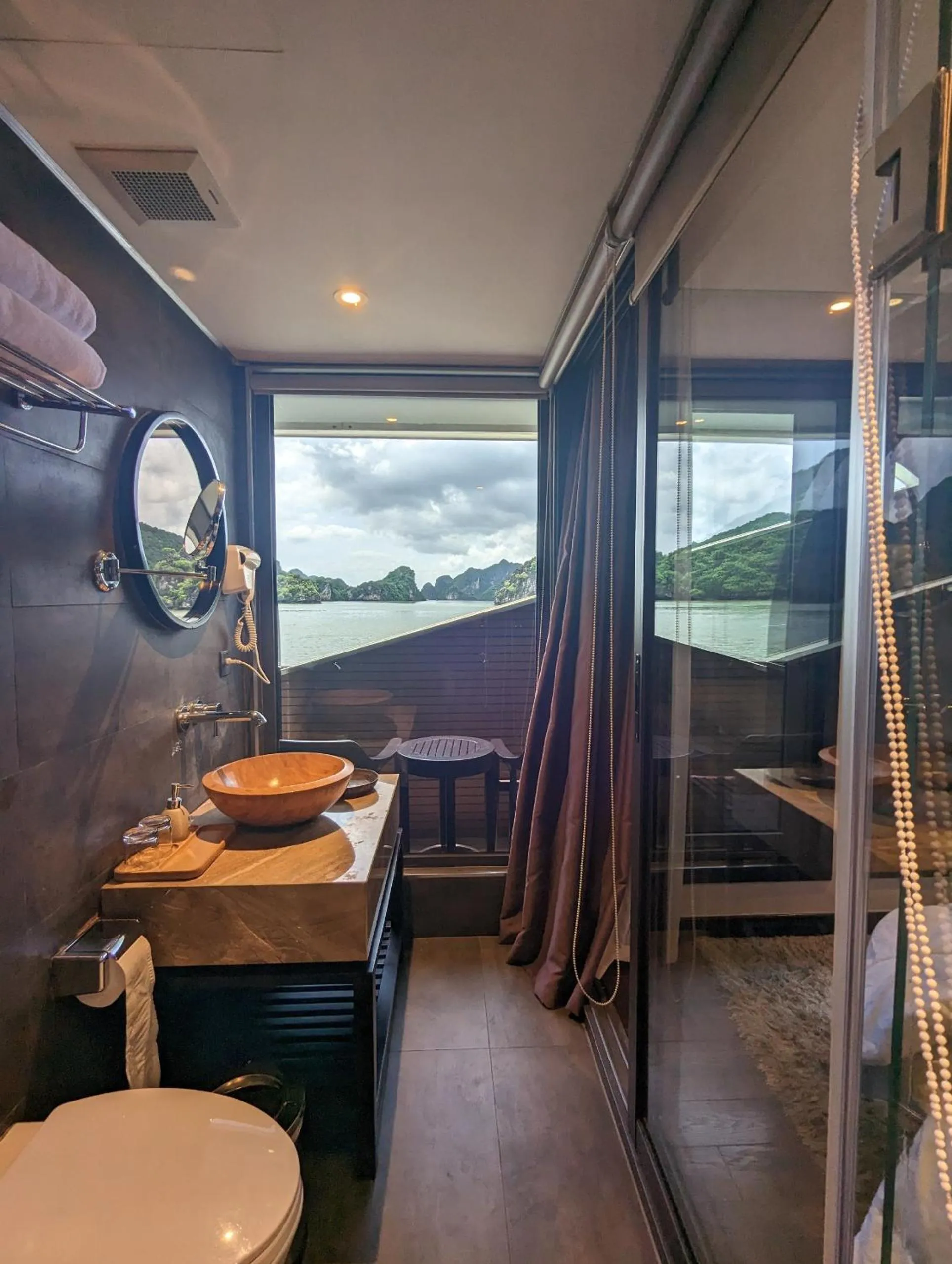 Scarlet Pearl Cruises - Wonder On Lan Ha Bay