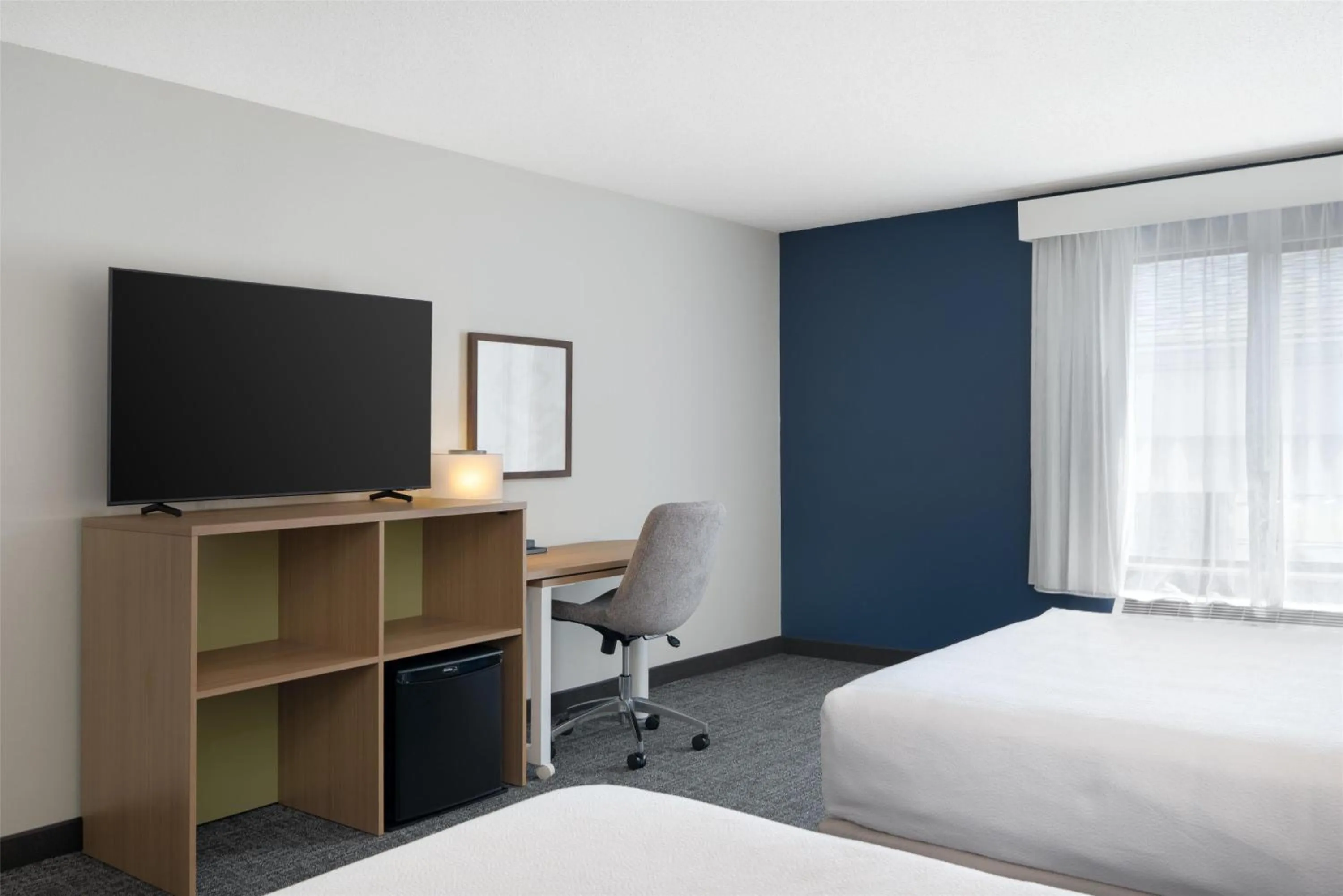 Bedroom, Bed in Spark By Hilton Smithfield I-95