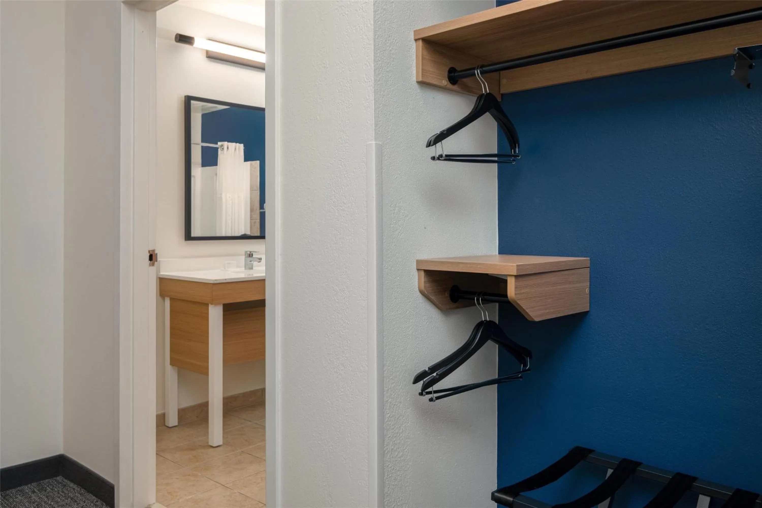 Photo of the whole room in Spark By Hilton Smithfield I-95