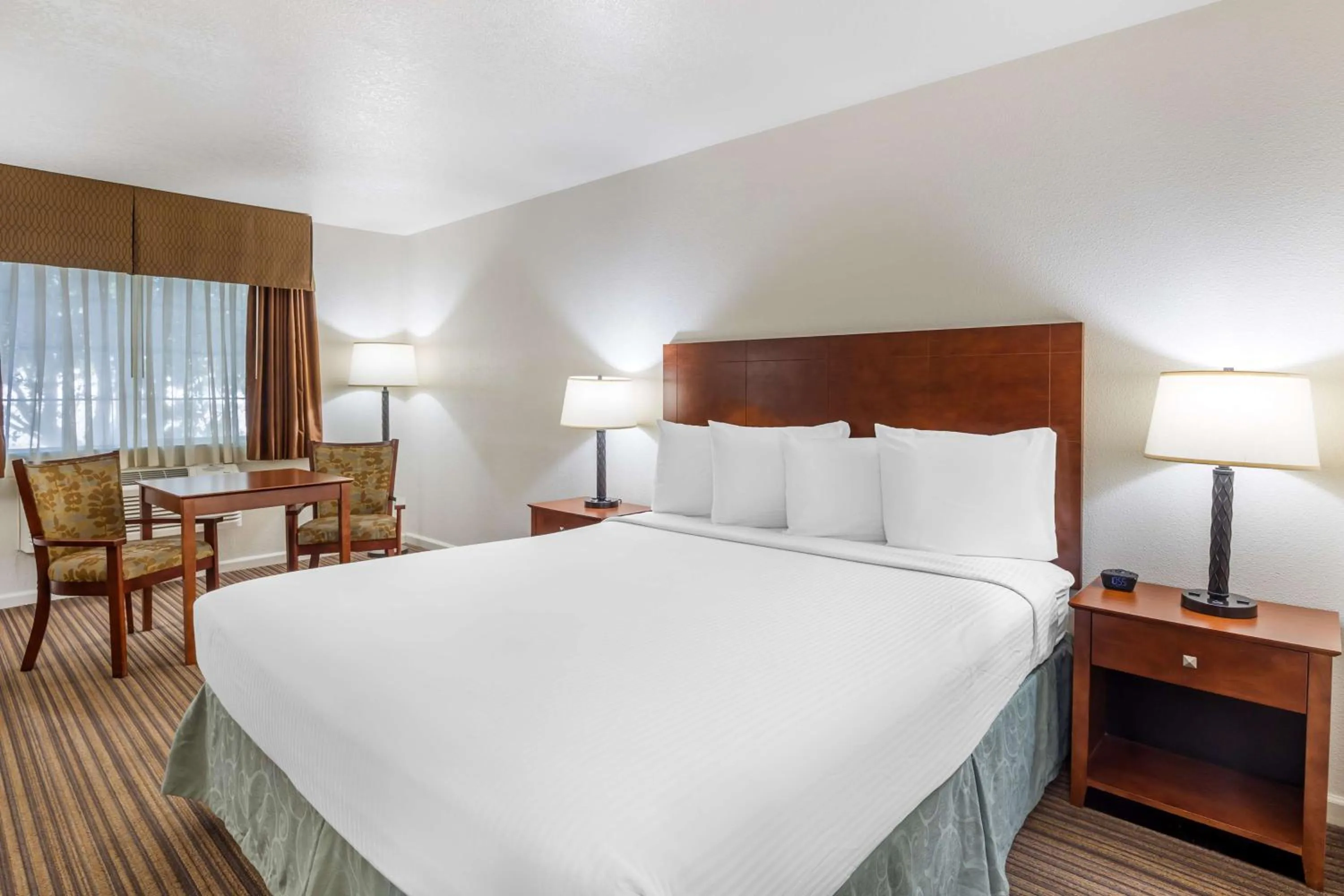 Bedroom, Bed in Best Western Capital City Inn