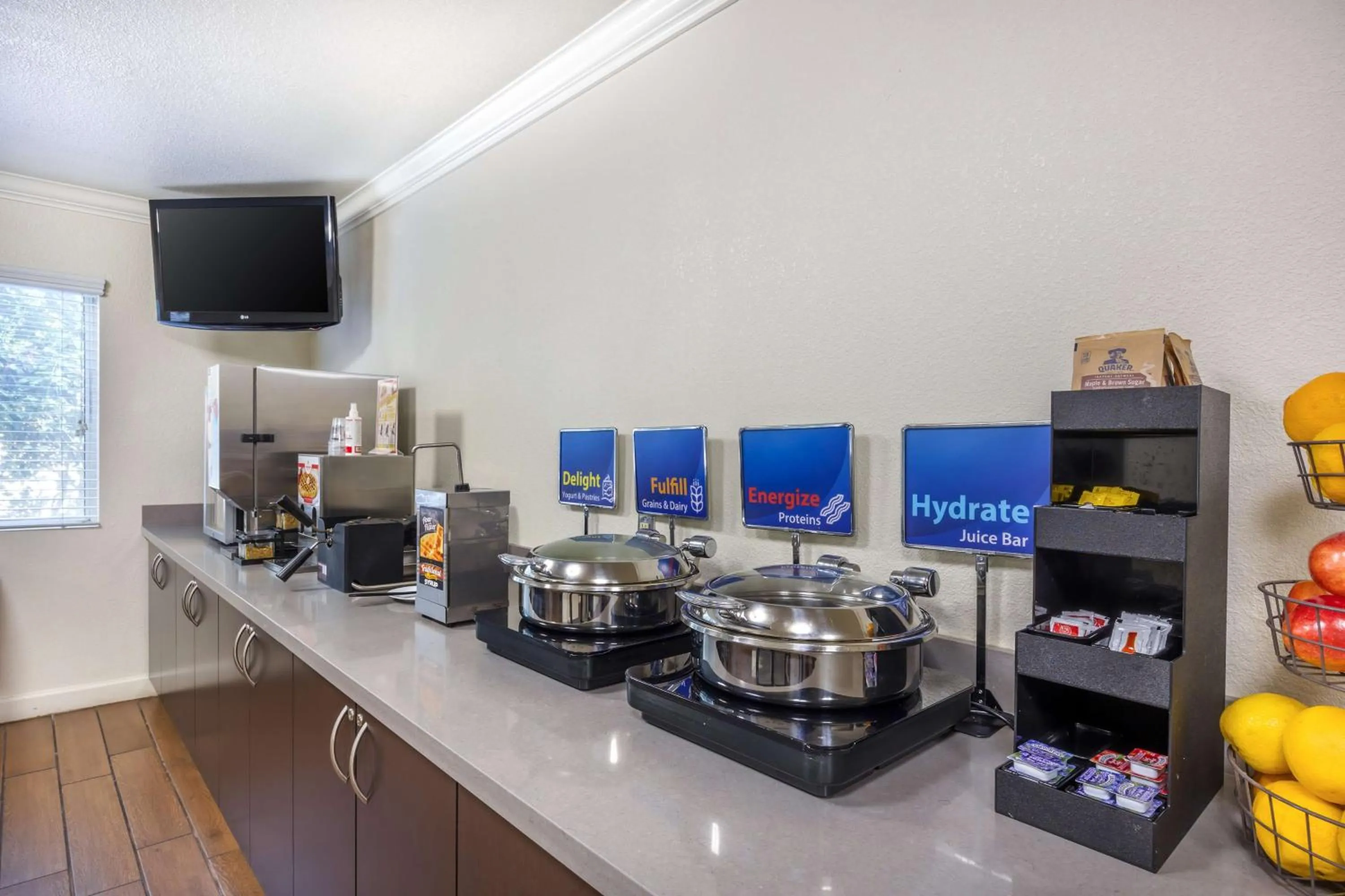 Breakfast in Best Western Capital City Inn