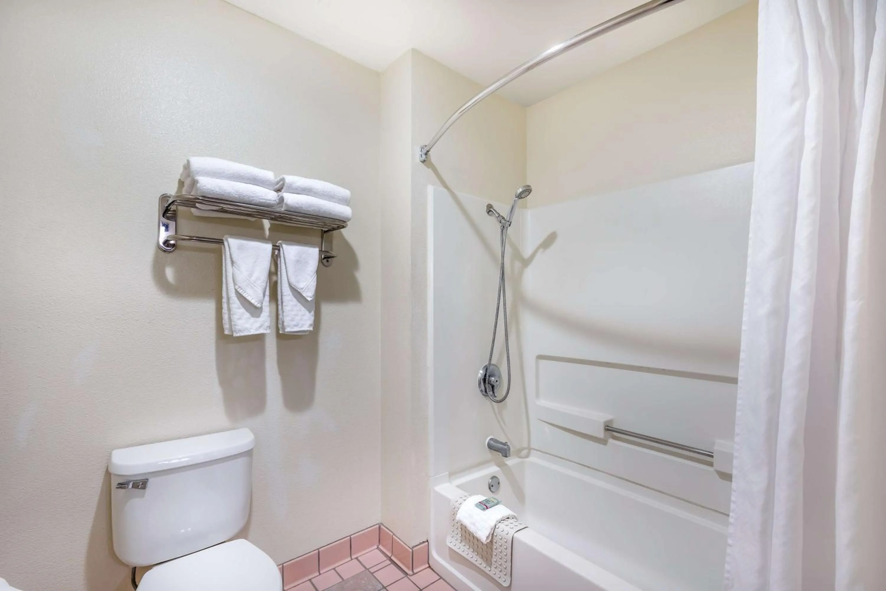 Bathroom in Best Western Capital City Inn