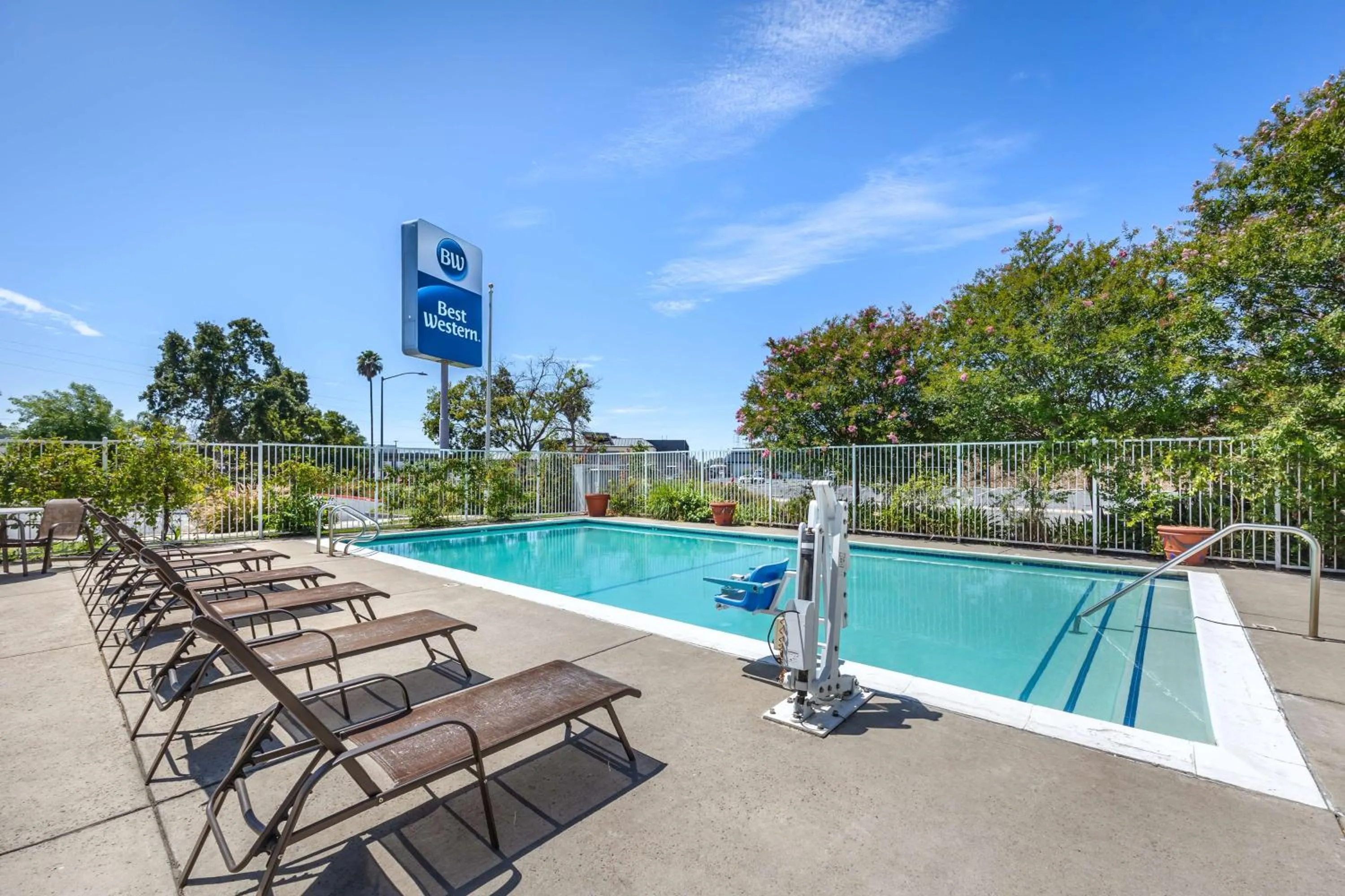 Pool view in Best Western Capital City Inn