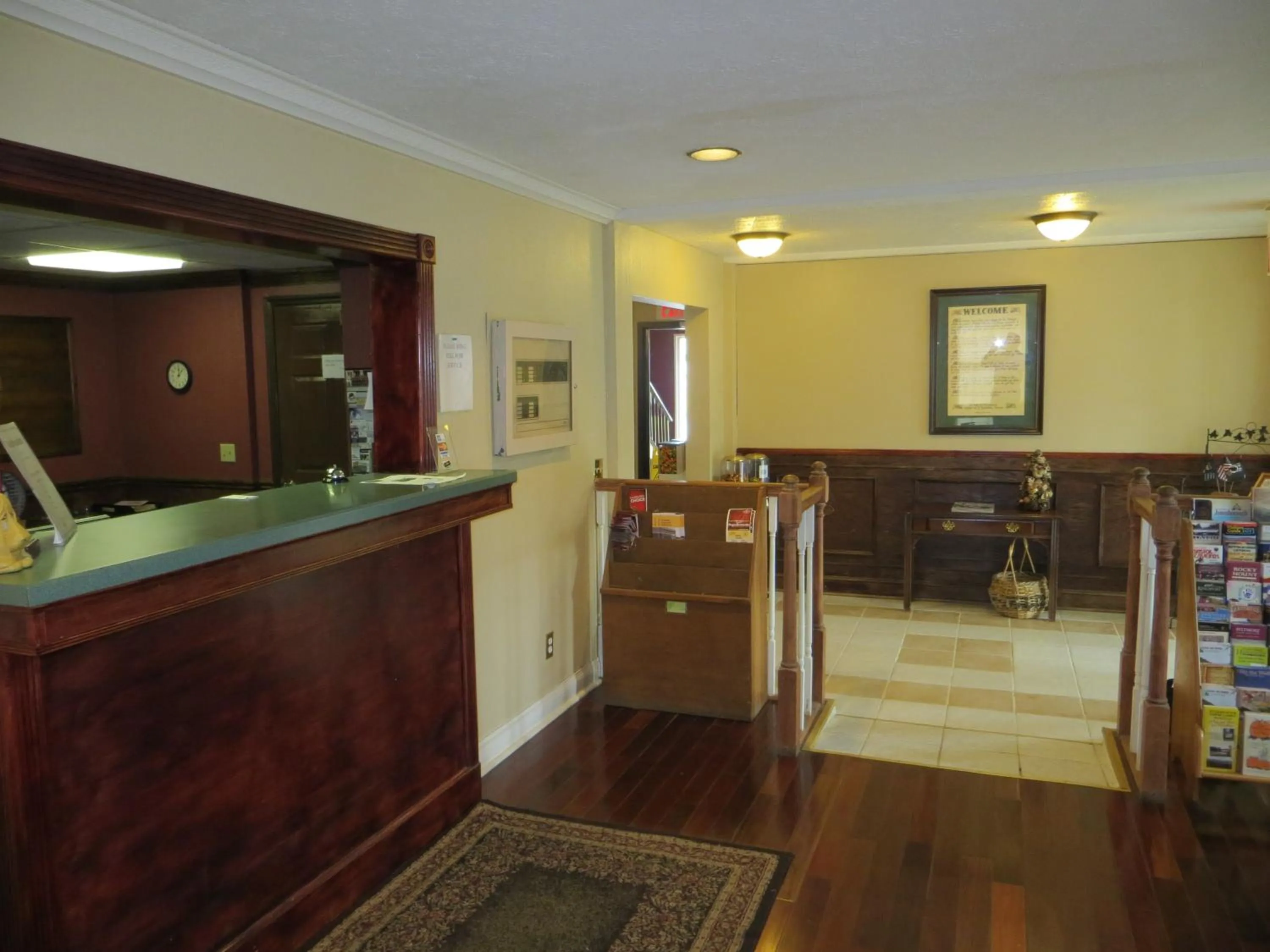 Lobby or reception in Americourt Hotel and Suites - Elizabethton