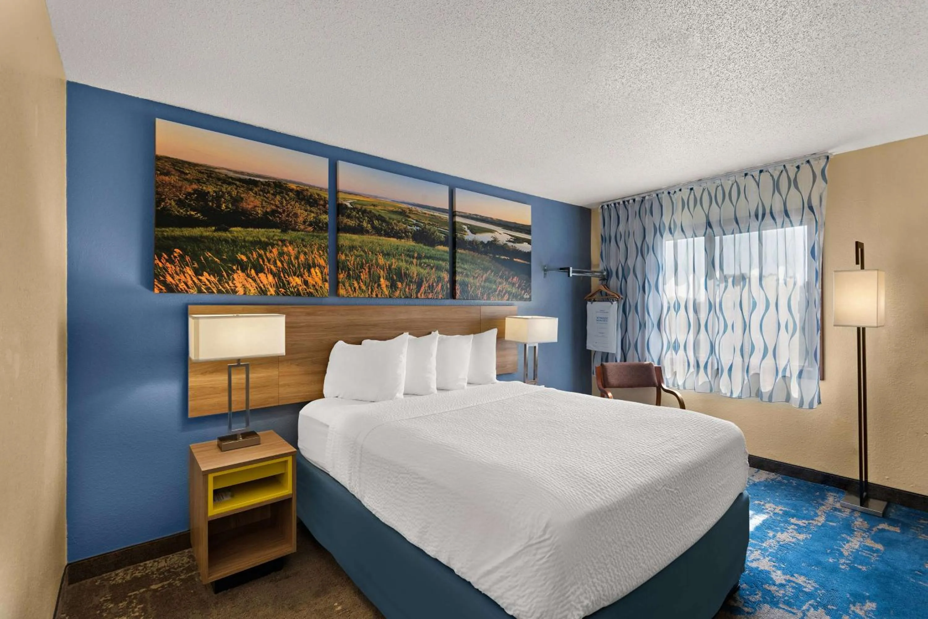 Photo of the whole room, Bed in Days Inn by Wyndham Newton