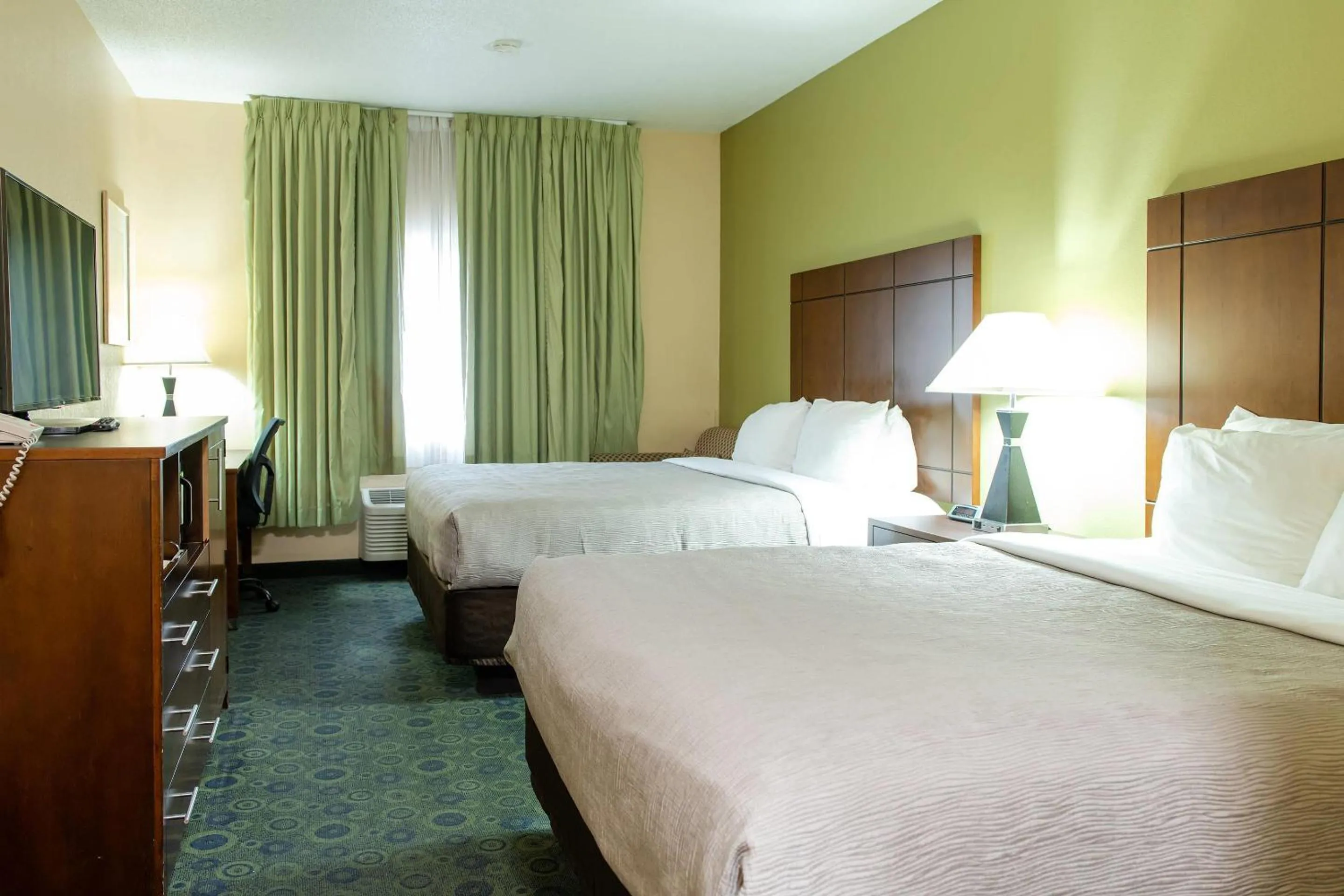 Bedroom, Bed in Quality Inn & Suites Bloomington I-55 and I-74