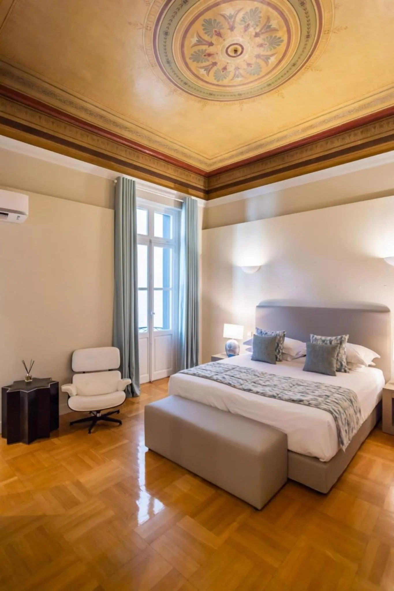 Photo of the whole room, Bed in 33SolonosSuites