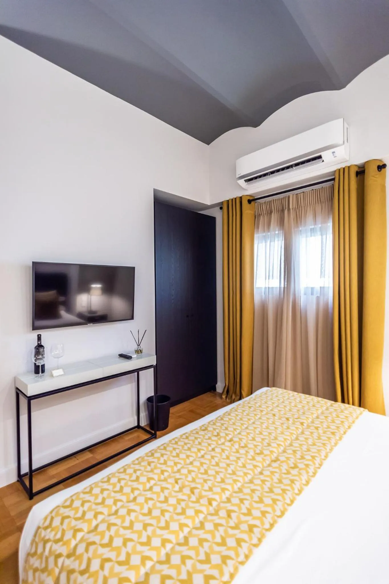 Bed in 33SolonosSuites