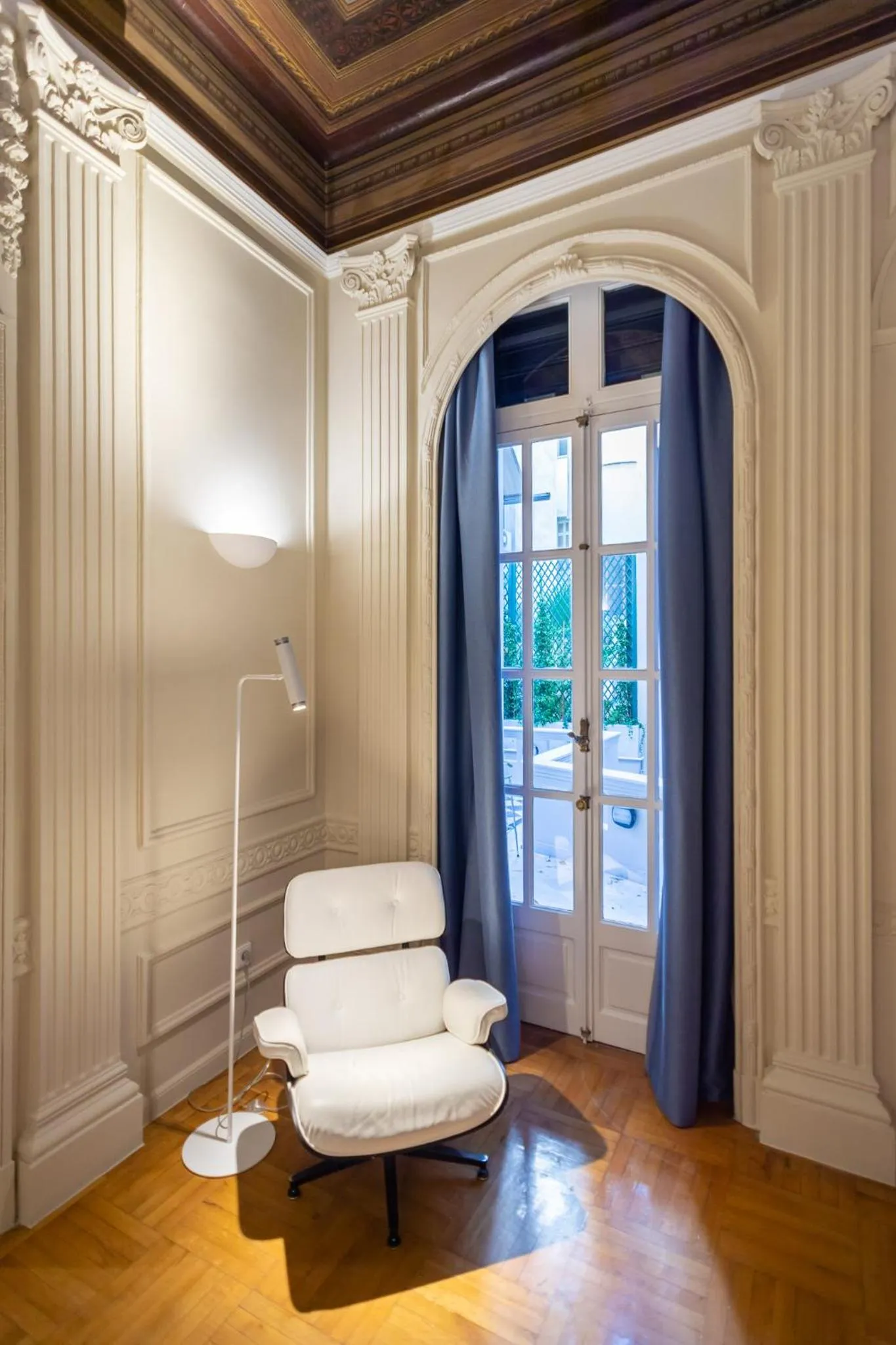 Seating area in 33SolonosSuites