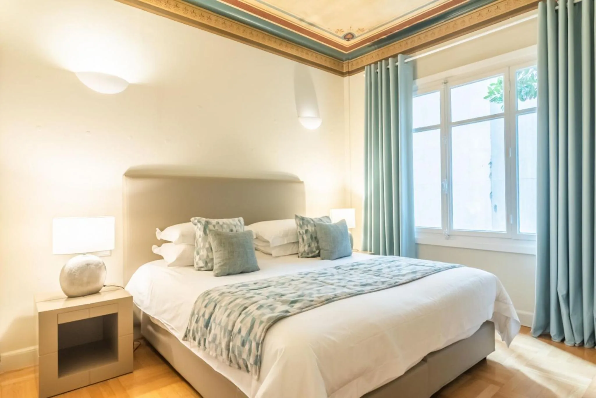 Photo of the whole room, Bed in 33SolonosSuites