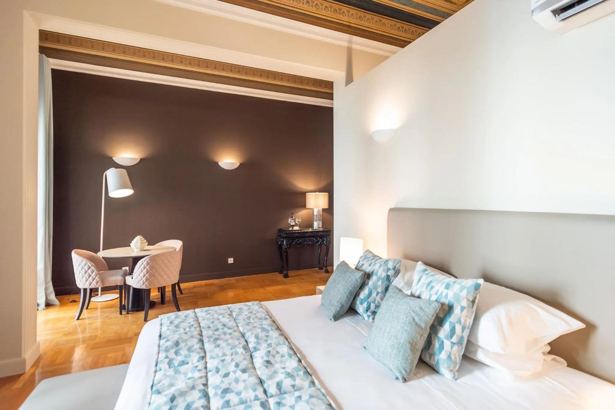 Bed in 33SolonosSuites