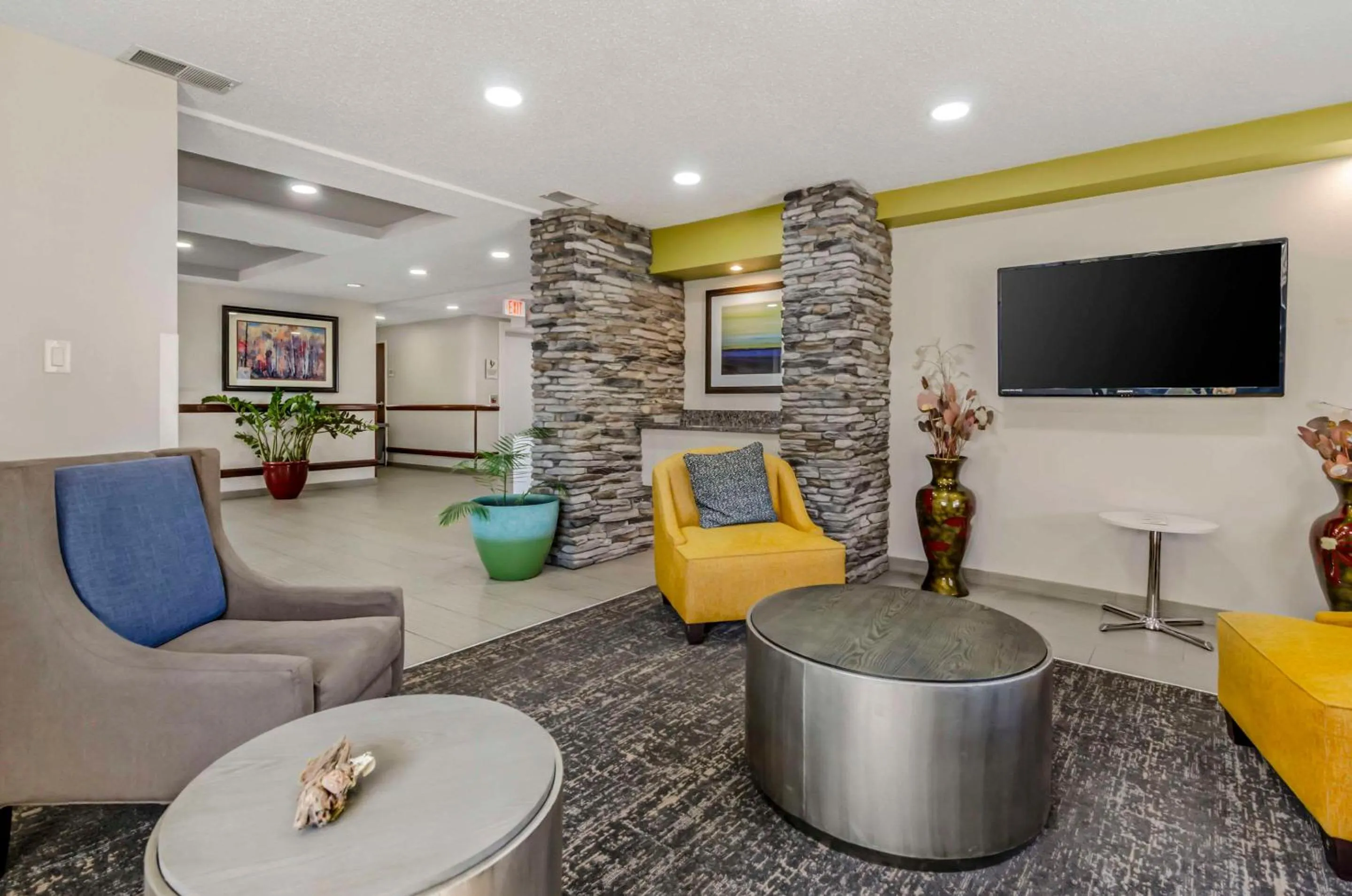 Lobby or reception in Clarion Pointe Staunton East