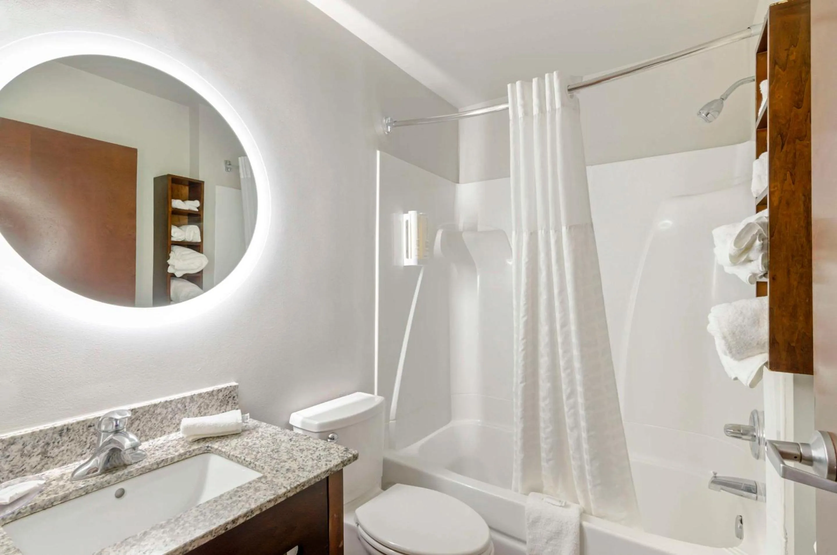 Bathroom in Clarion Pointe Staunton East