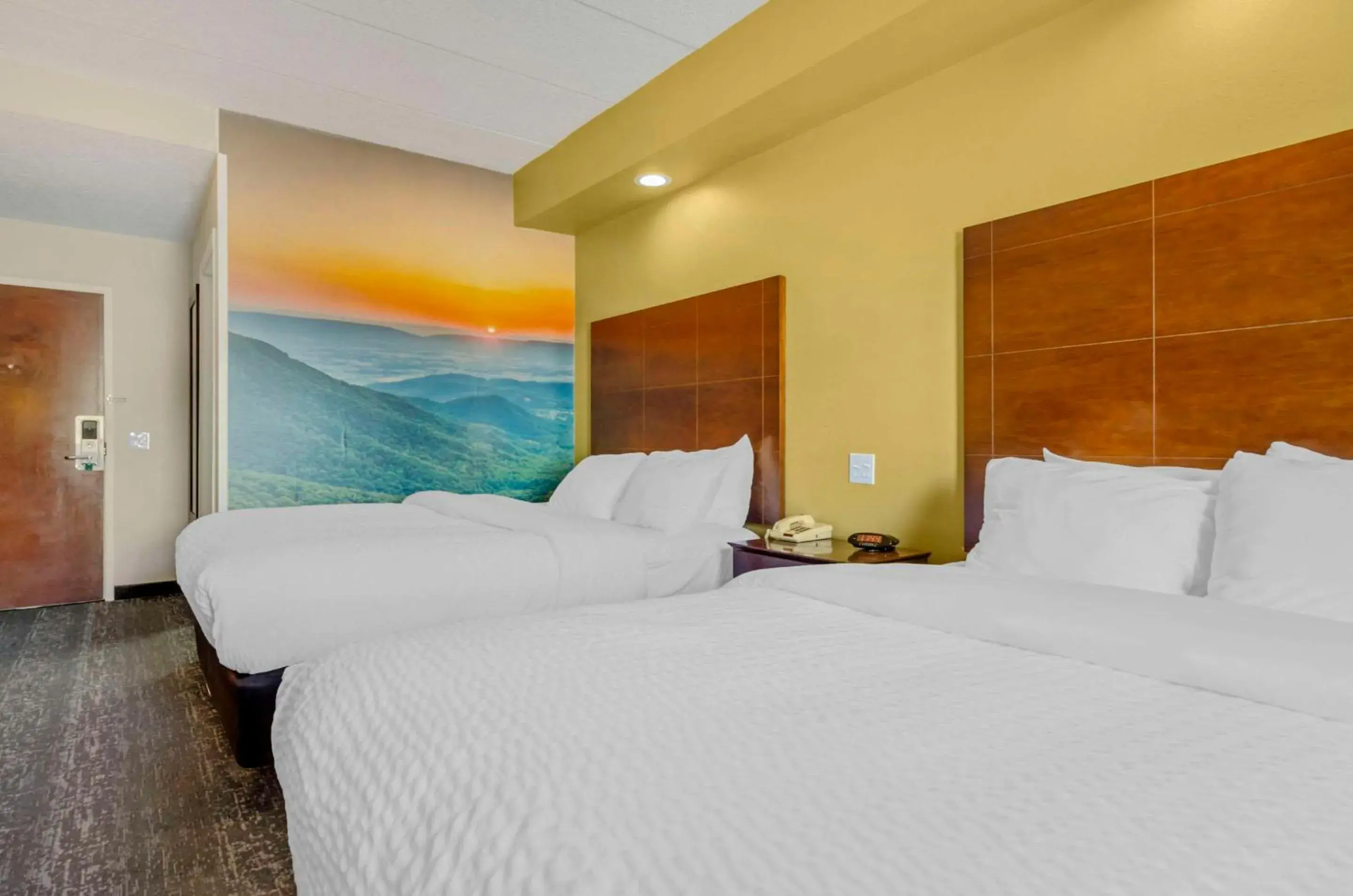 Queen Room with Two Queen Beds - Non-Smoking in Clarion Pointe Staunton East Queen Room with Two Queen Beds - Non-Smoking in Clarion Pointe Staunton East