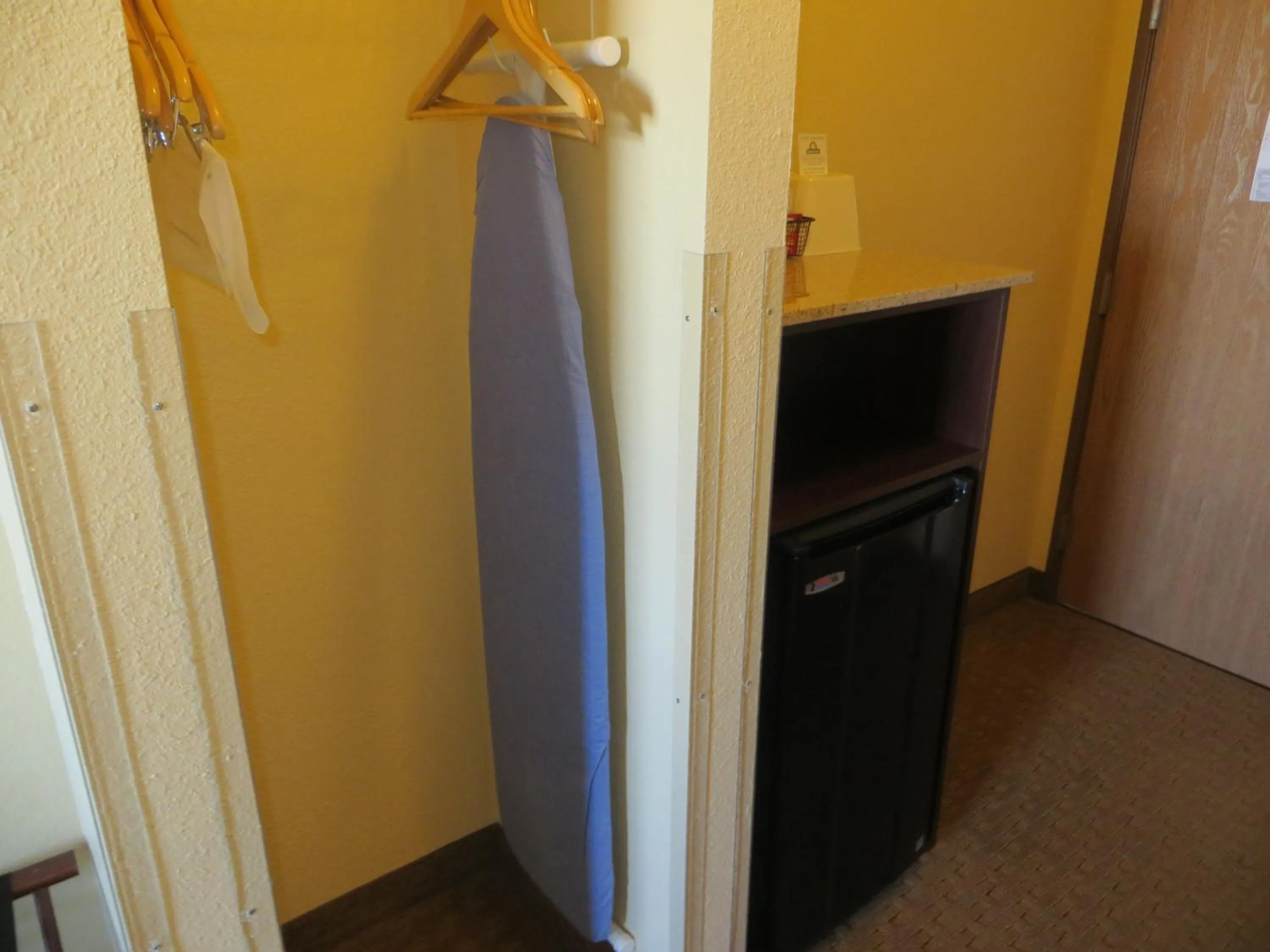 Bedroom in Days Inn by Wyndham Ellis