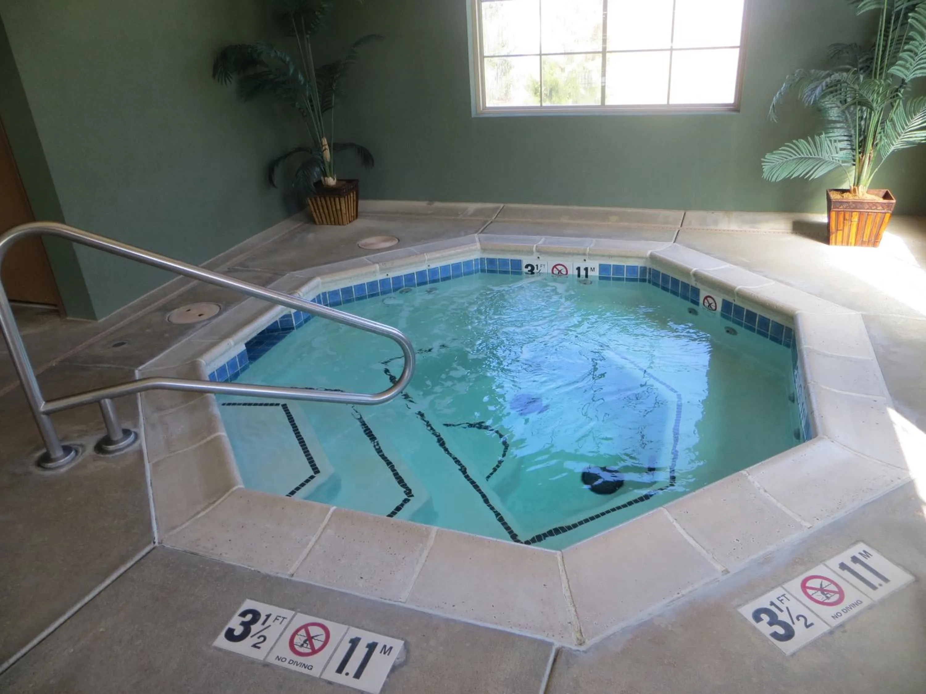 Swimming pool in Days Inn by Wyndham Ellis