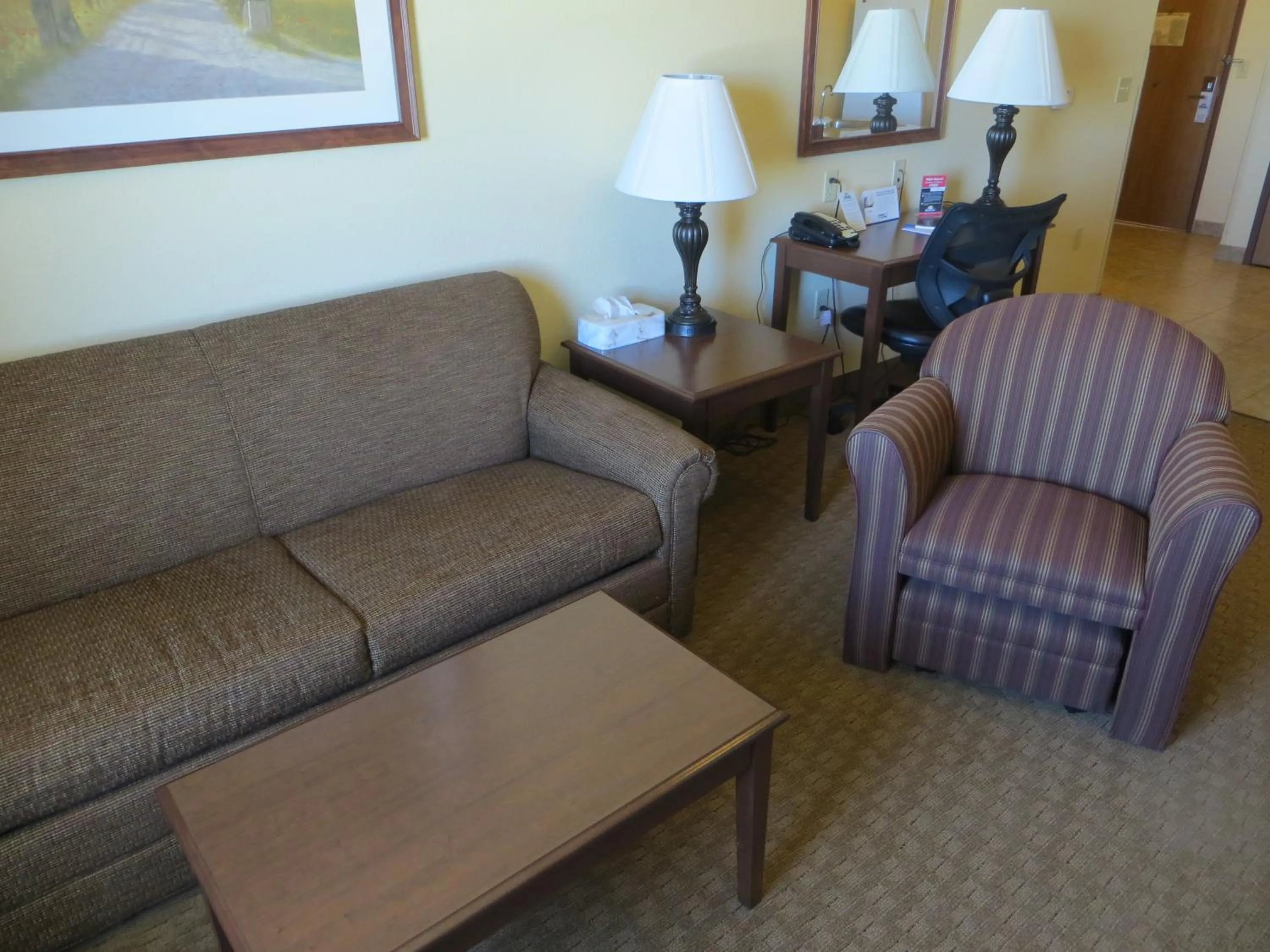 Seating area in Days Inn by Wyndham Ellis