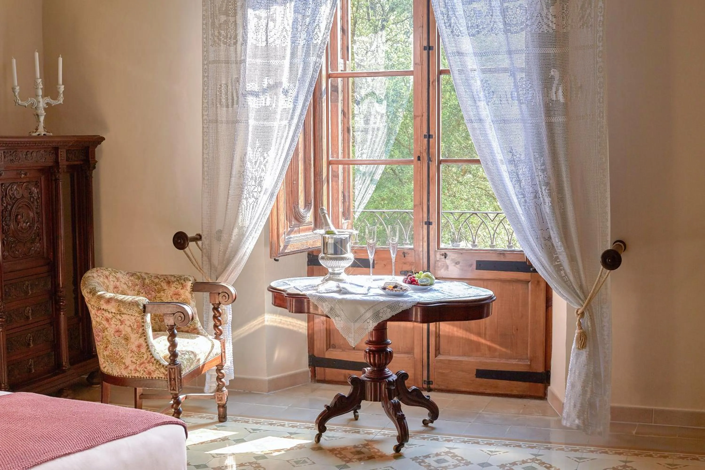 Photo of the whole room, Bed in Mas El Ricart