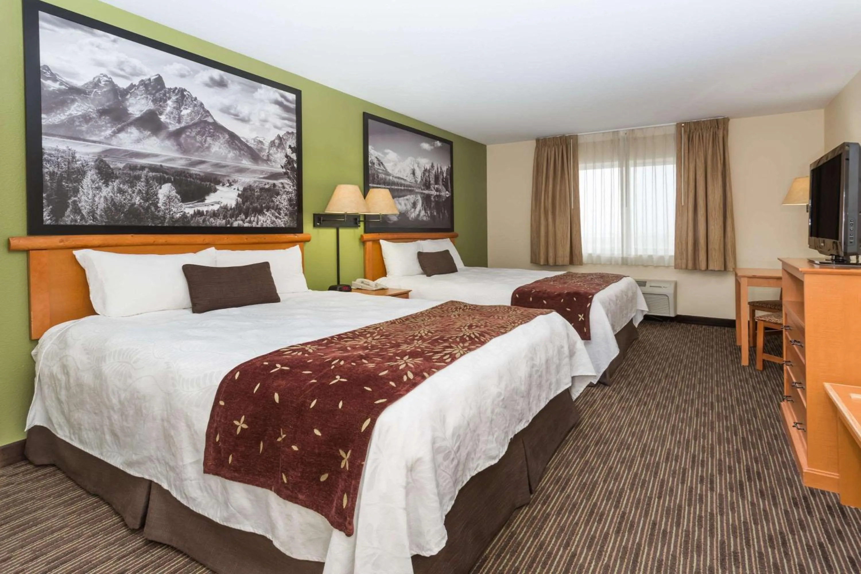 Photo of the whole room, Bed in Super 8 by Wyndham Wheatland Wyoming