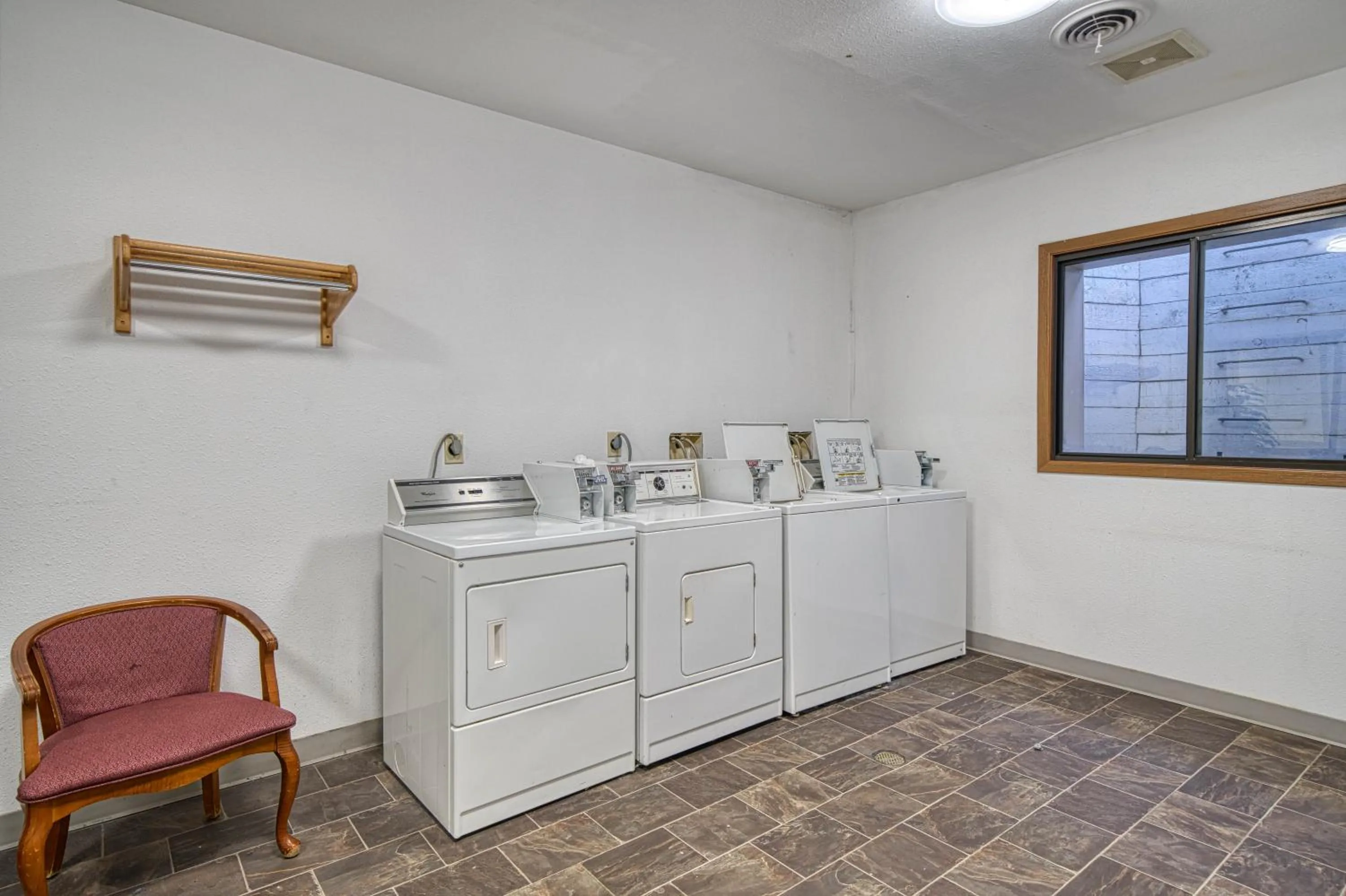 washing machine in Super 8 by Wyndham Sturgis