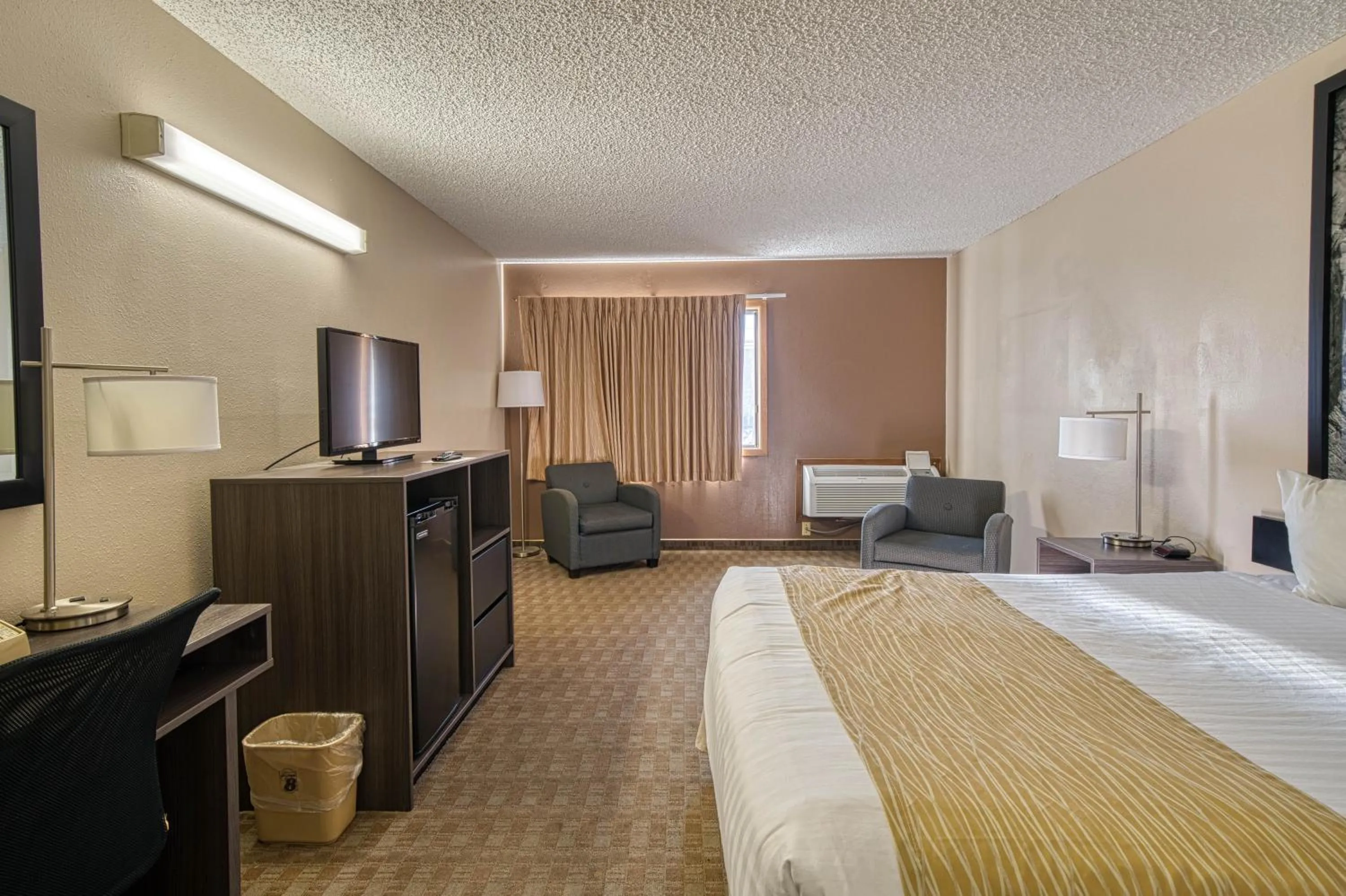 TV and multimedia, Bed in Super 8 by Wyndham Sturgis