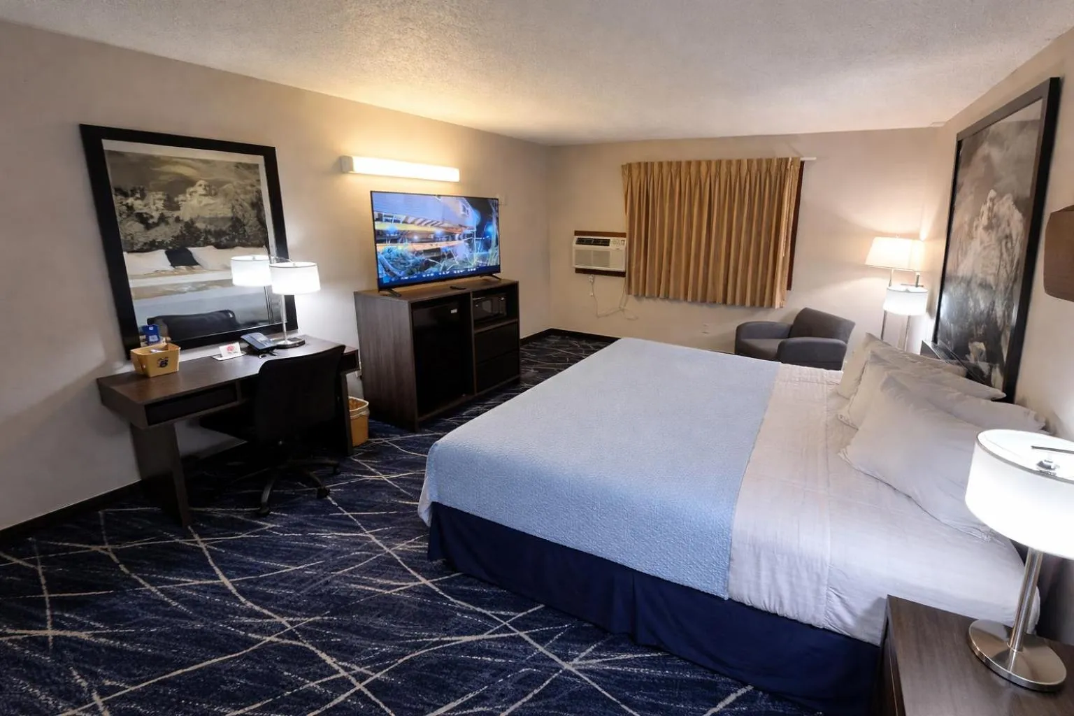 Bedroom, Bed in Super 8 by Wyndham Sturgis