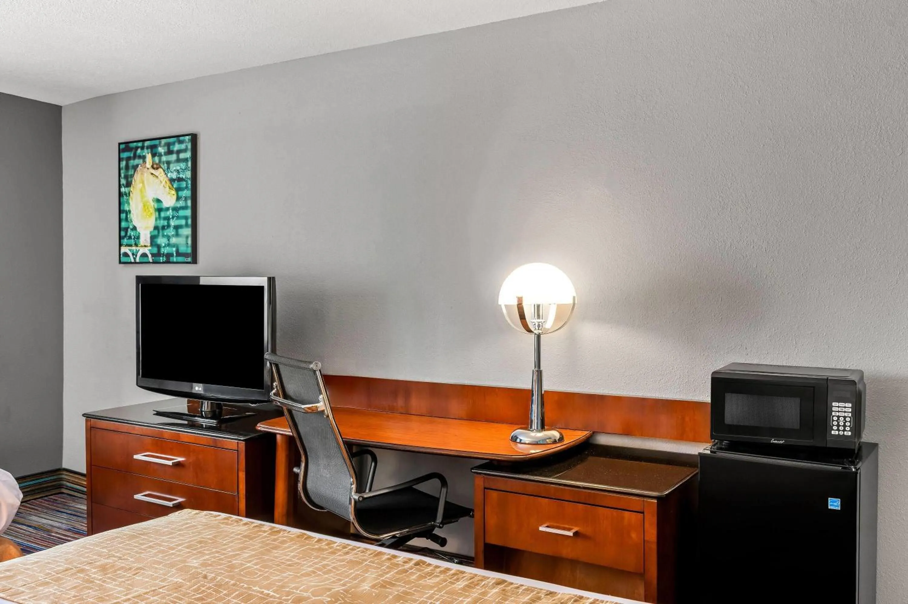 Bed in Travelodge by Wyndham Bloomington