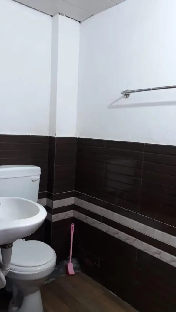 Toilet in Laliguras Homestay