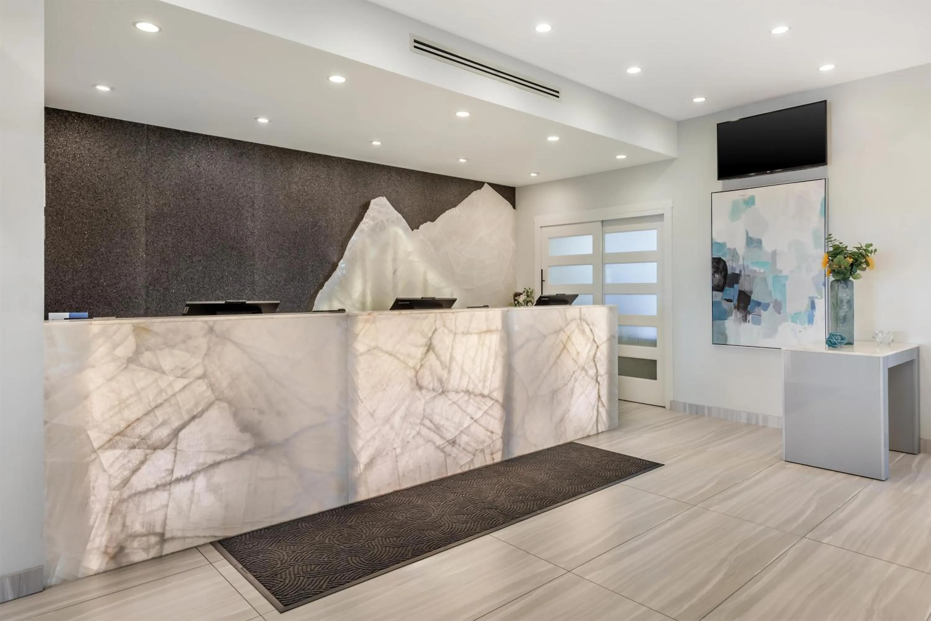 Lobby or reception in Executive Residency by Best Western Calgary City View North