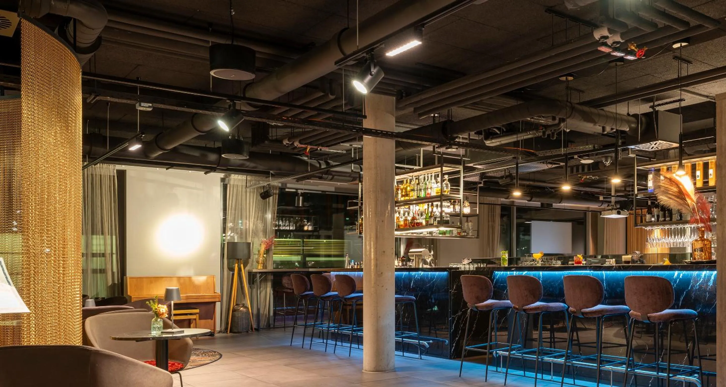 Lounge or bar in Aiden by Best Western Biberach