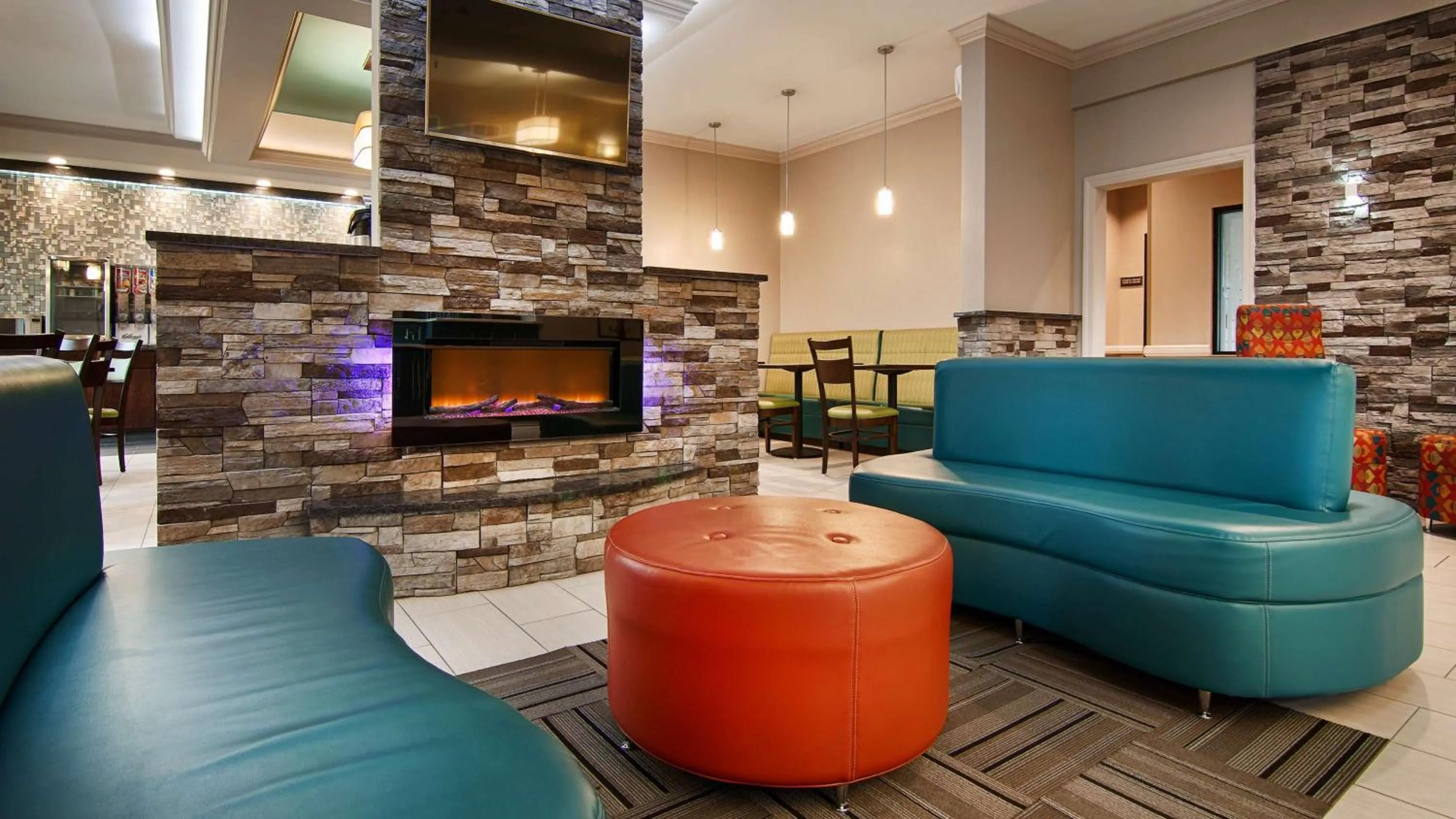 Lobby or reception in Best Western Elkhart Inn & Suites