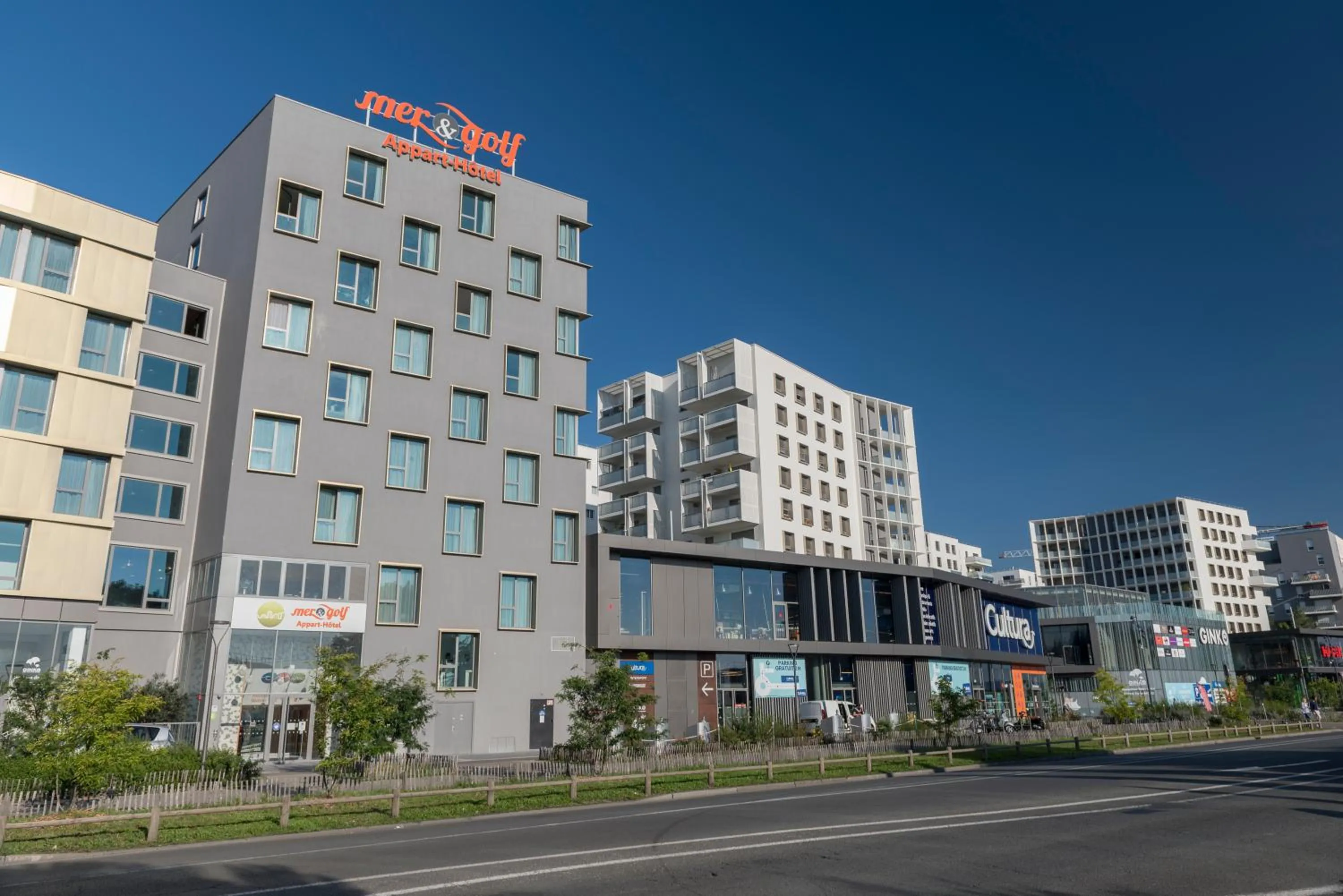 Property building in Appart-Hôtel Mer & Golf City Bordeaux Lac